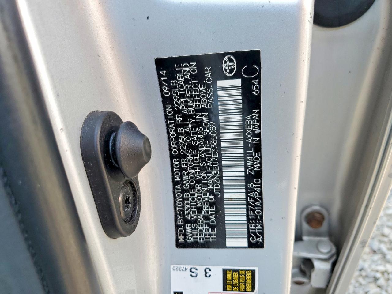 2014 Toyota Prius V Two Серебряный vin: JTDZN3EU7E3365089