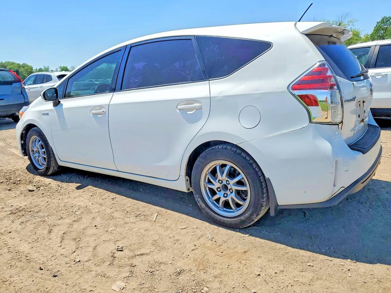 2015 Toyota Prius V Two White vin: JTDZN3EU7FJ019976