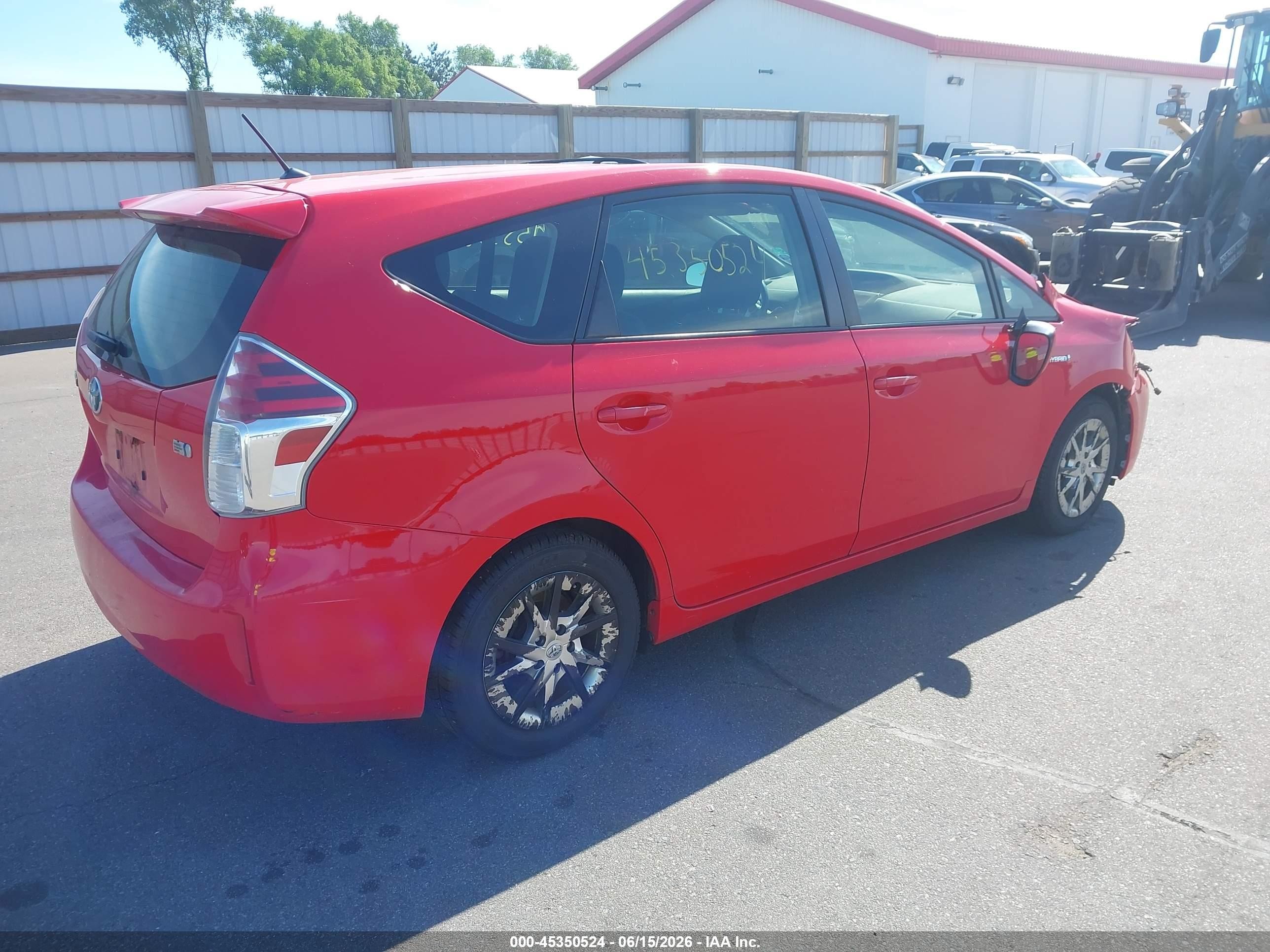 2015 Toyota Prius V Two Красный vin: JTDZN3EU7FJ029617