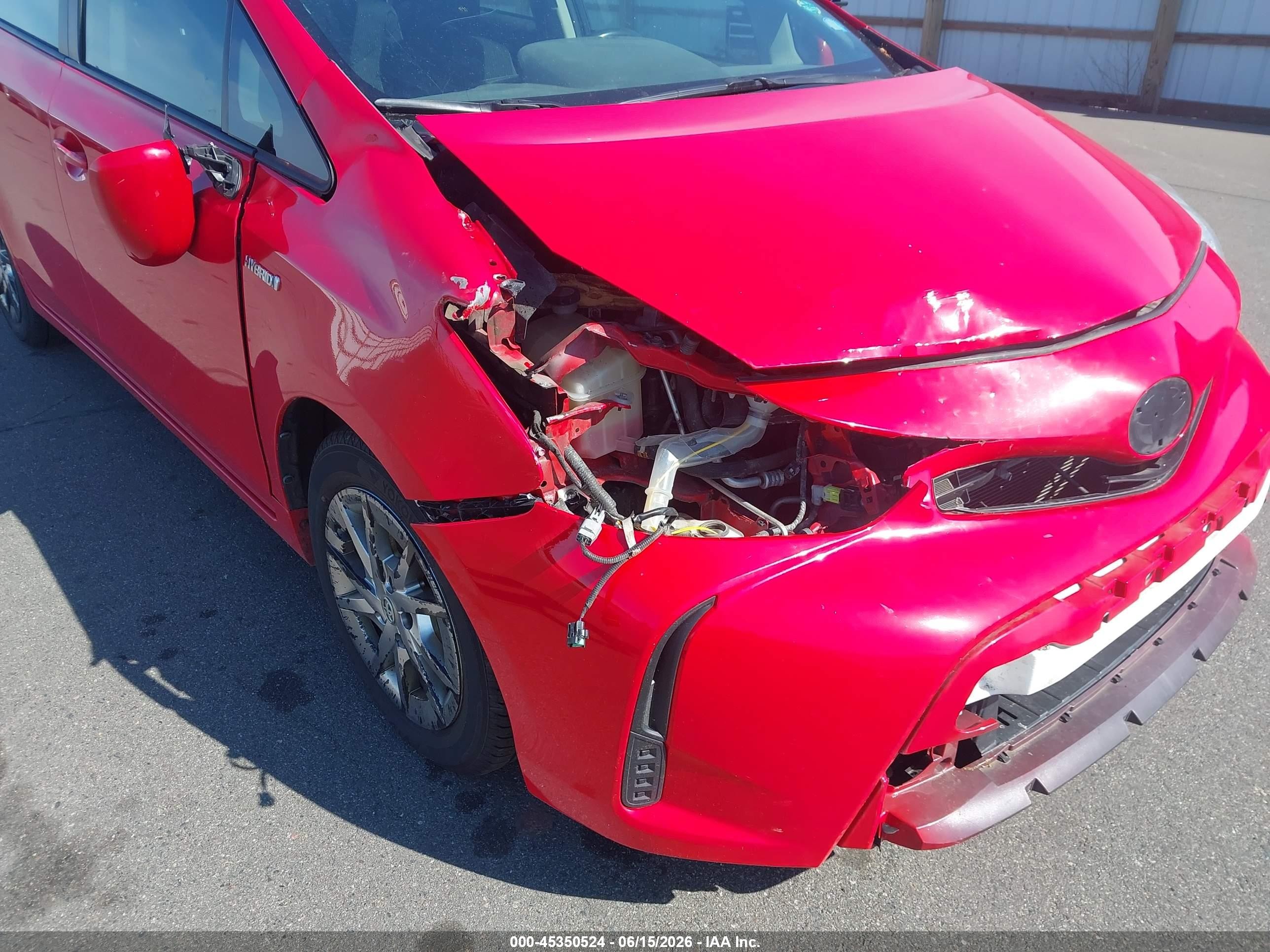 2015 Toyota Prius V Two Красный vin: JTDZN3EU7FJ029617
