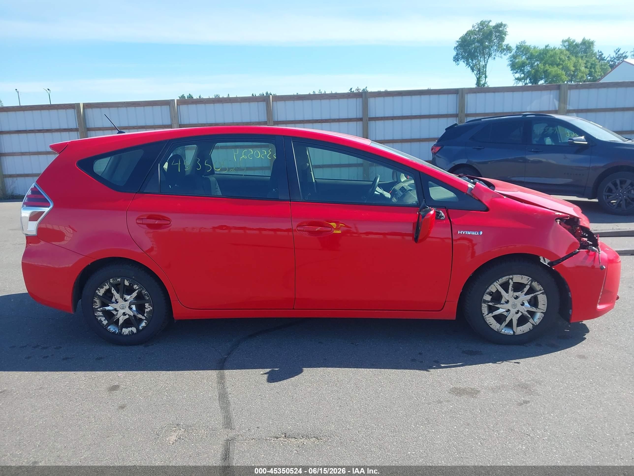 2015 Toyota Prius V Two Красный vin: JTDZN3EU7FJ029617