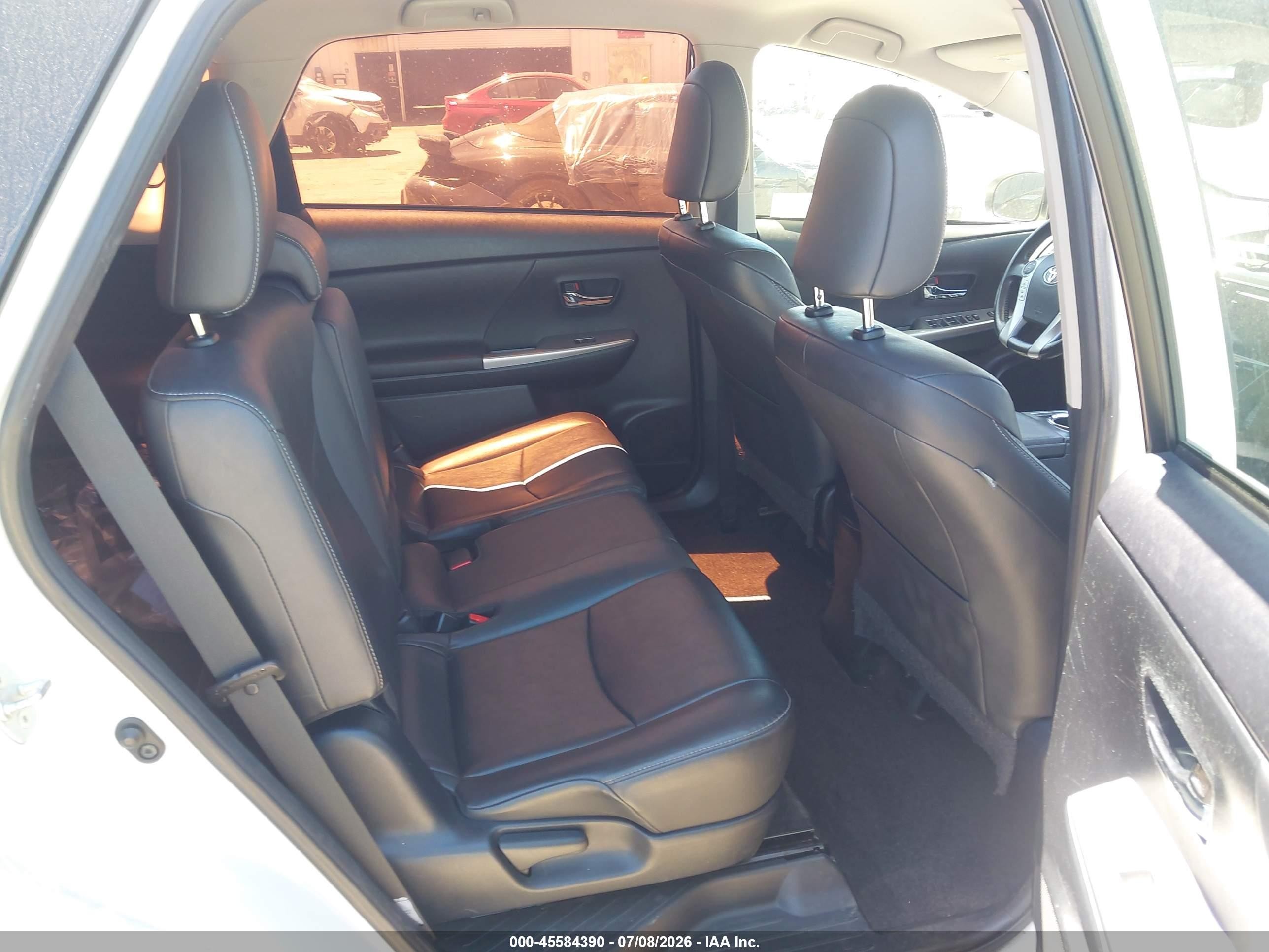 2015 Toyota Prius V Five Белый vin: JTDZN3EU7FJ037779