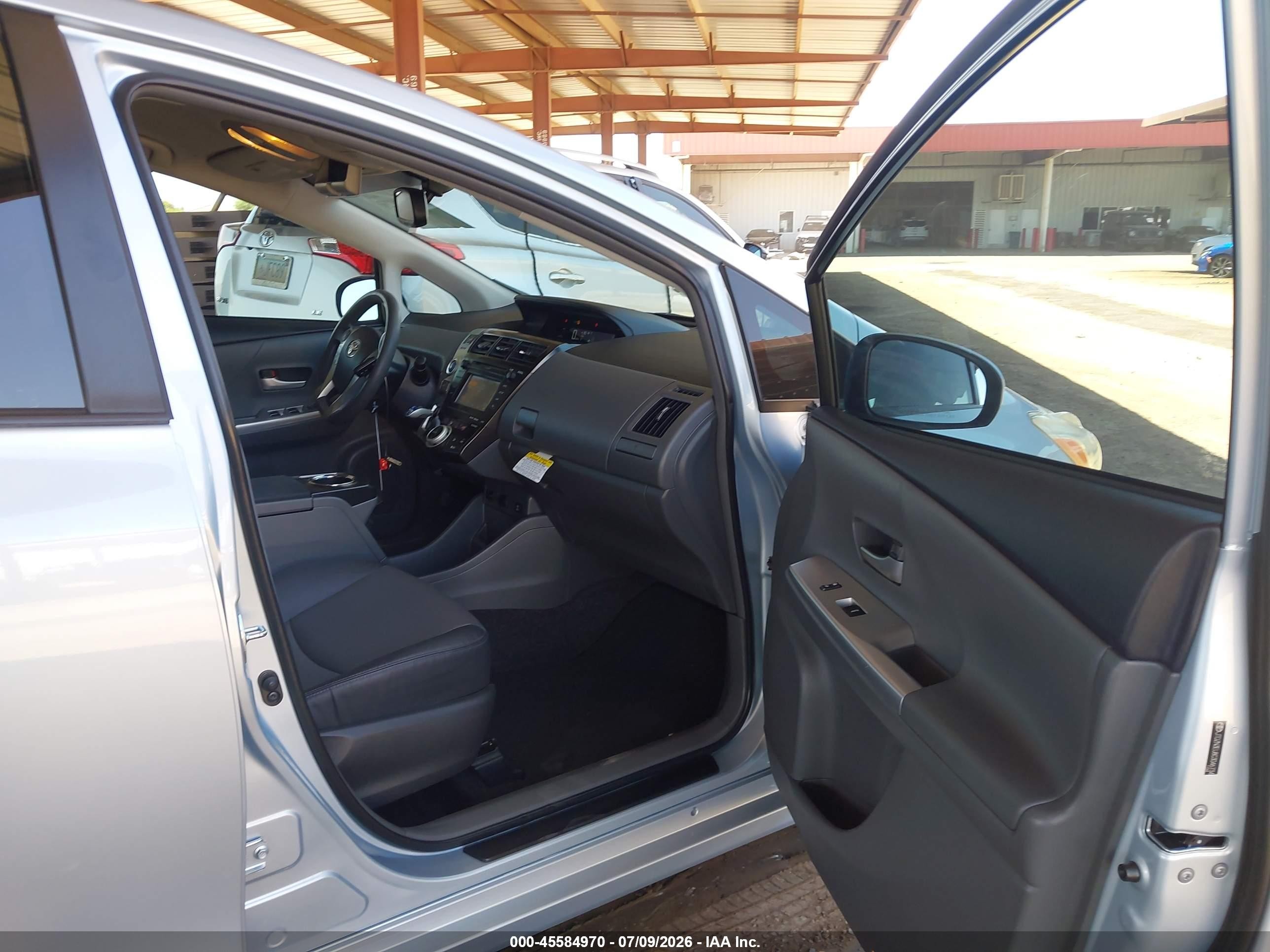2012 Toyota Prius V Five Silver vin: JTDZN3EU8C3046734