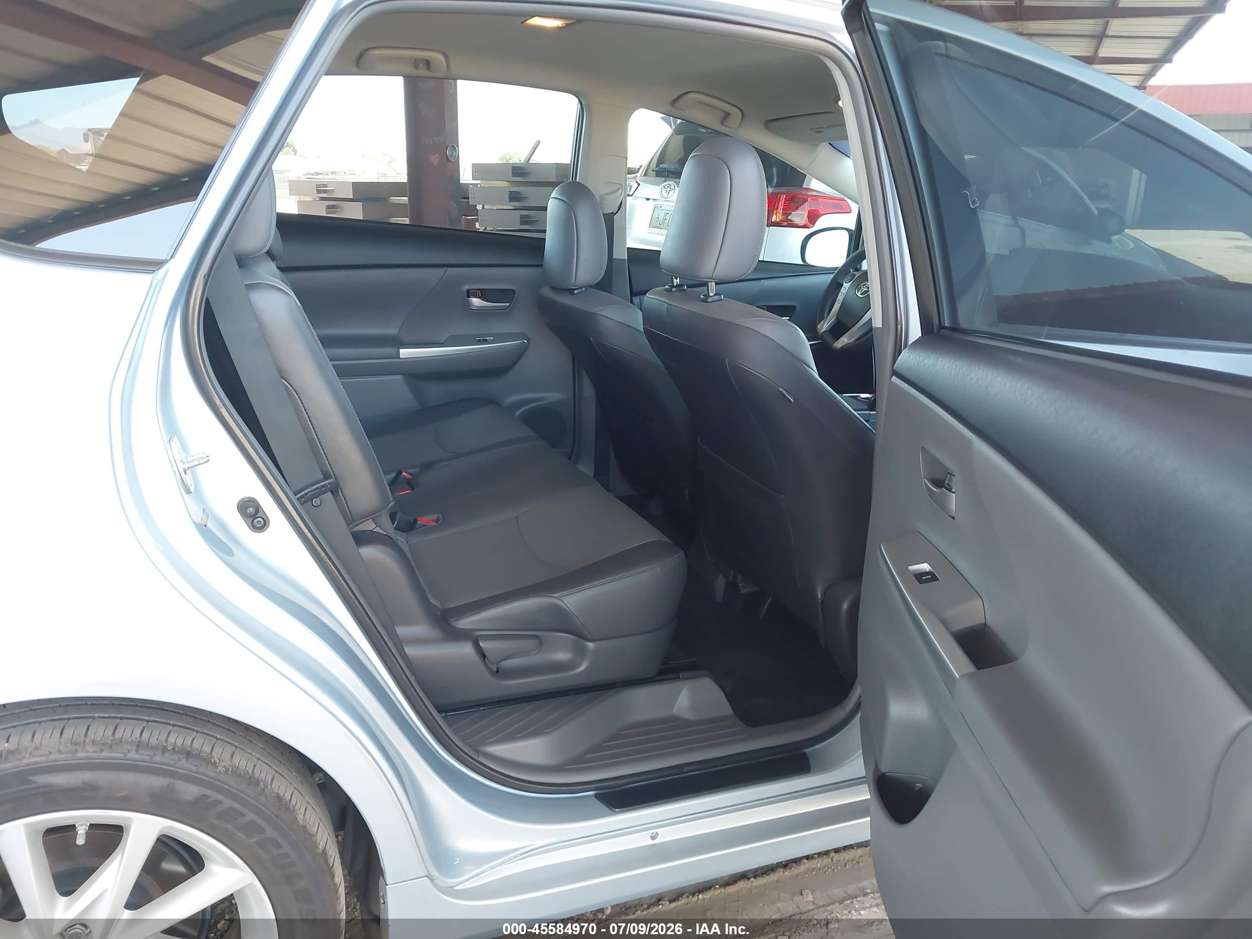 2012 Toyota Prius V Five Silver vin: JTDZN3EU8C3046734