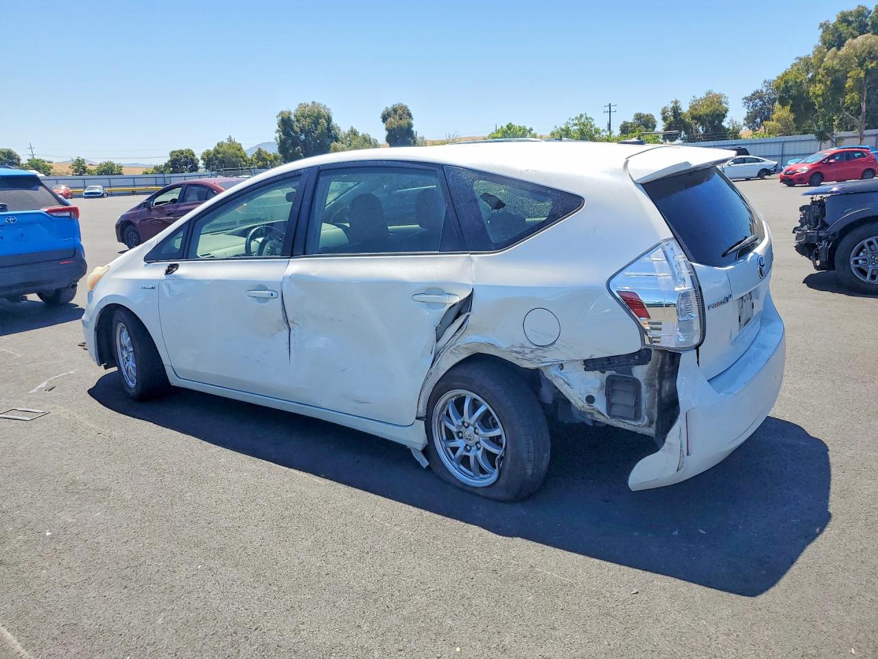 2012 Toyota Prius V Three White vin: JTDZN3EU8C3123070