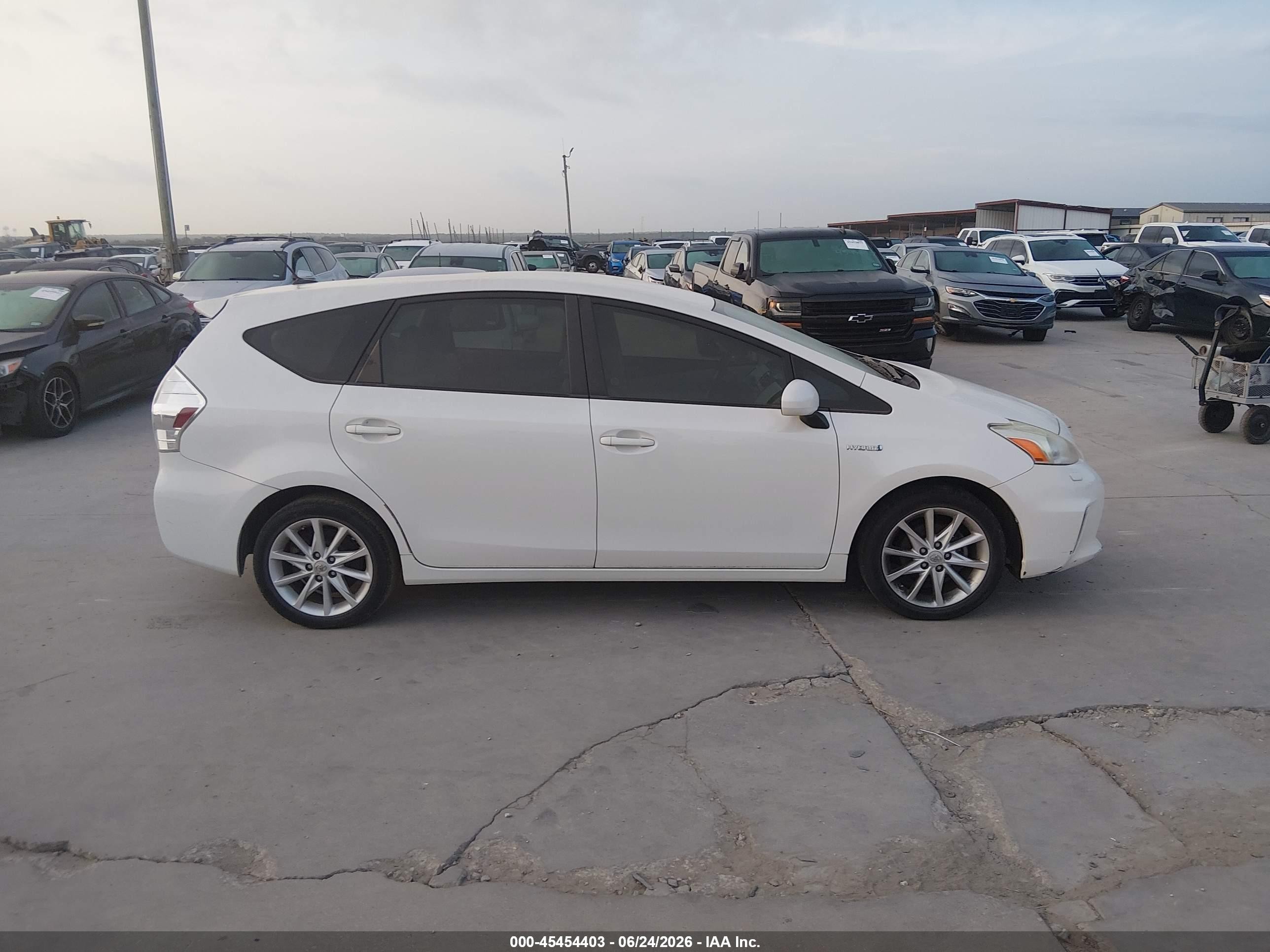 2012 Toyota Prius V Five White vin: JTDZN3EU8C3139446