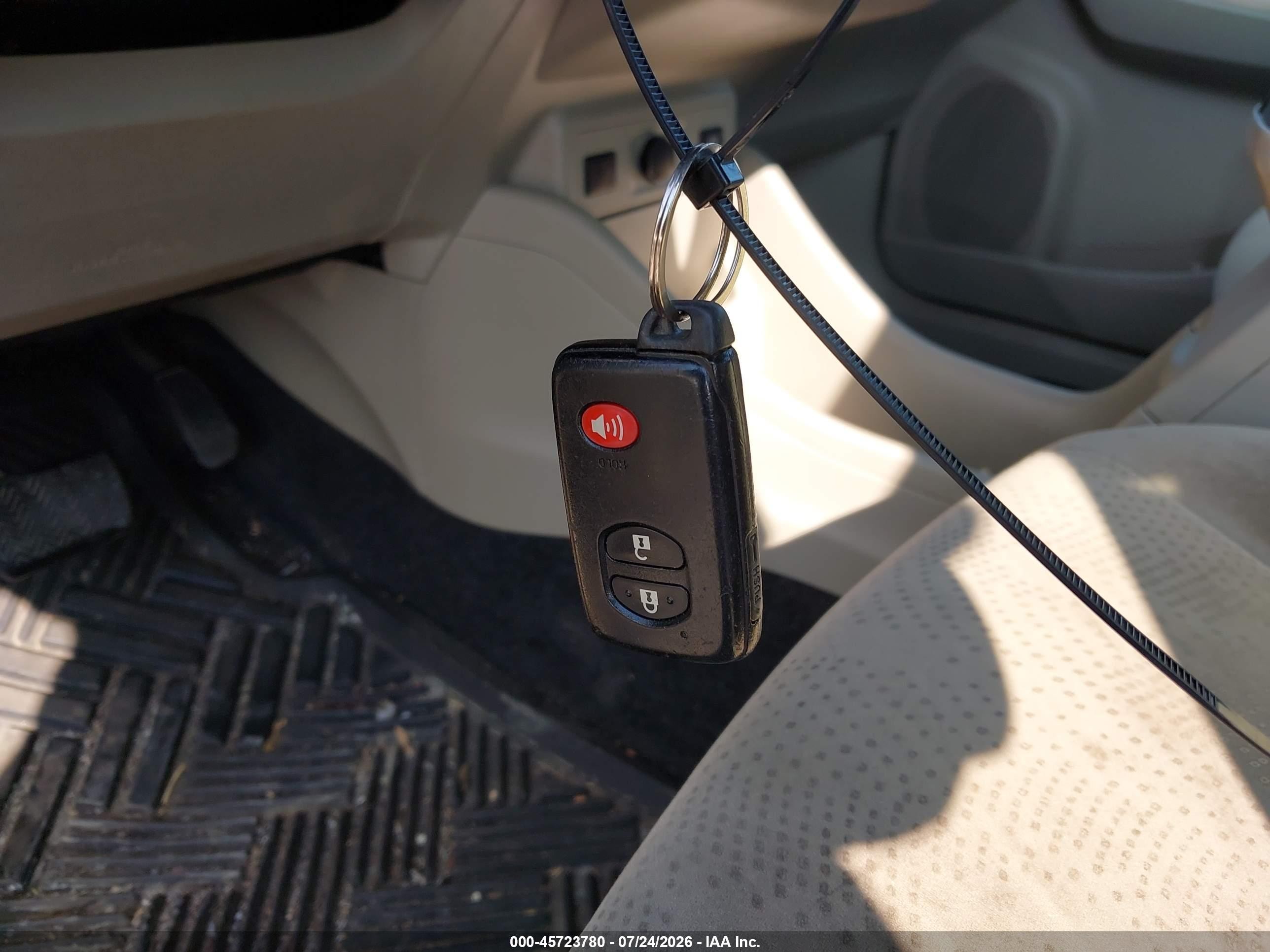 2012 Toyota Prius V Three Синий vin: JTDZN3EU8C3149300