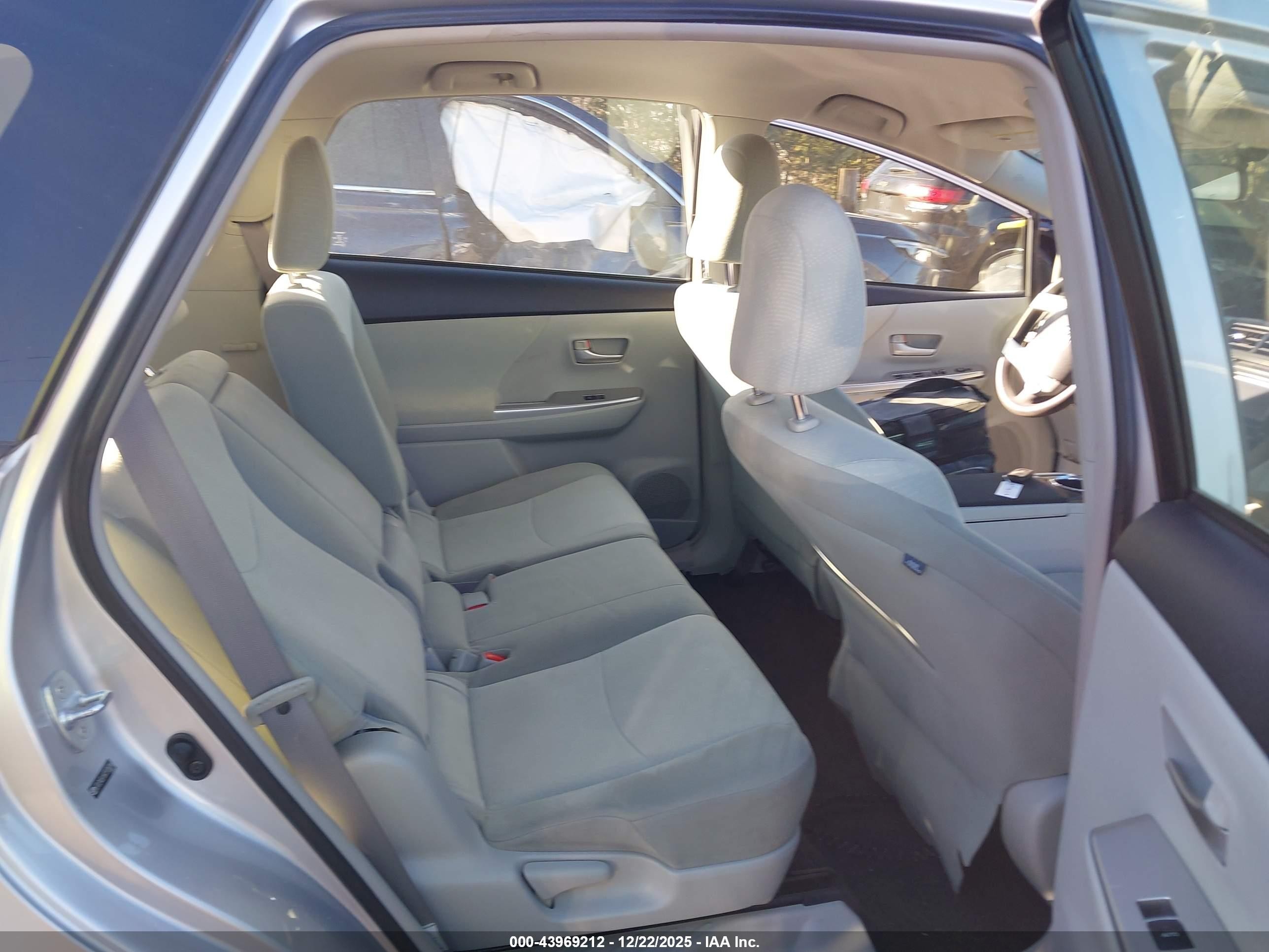 2012 Toyota Prius V Two Silver vin: JTDZN3EU8C3176366