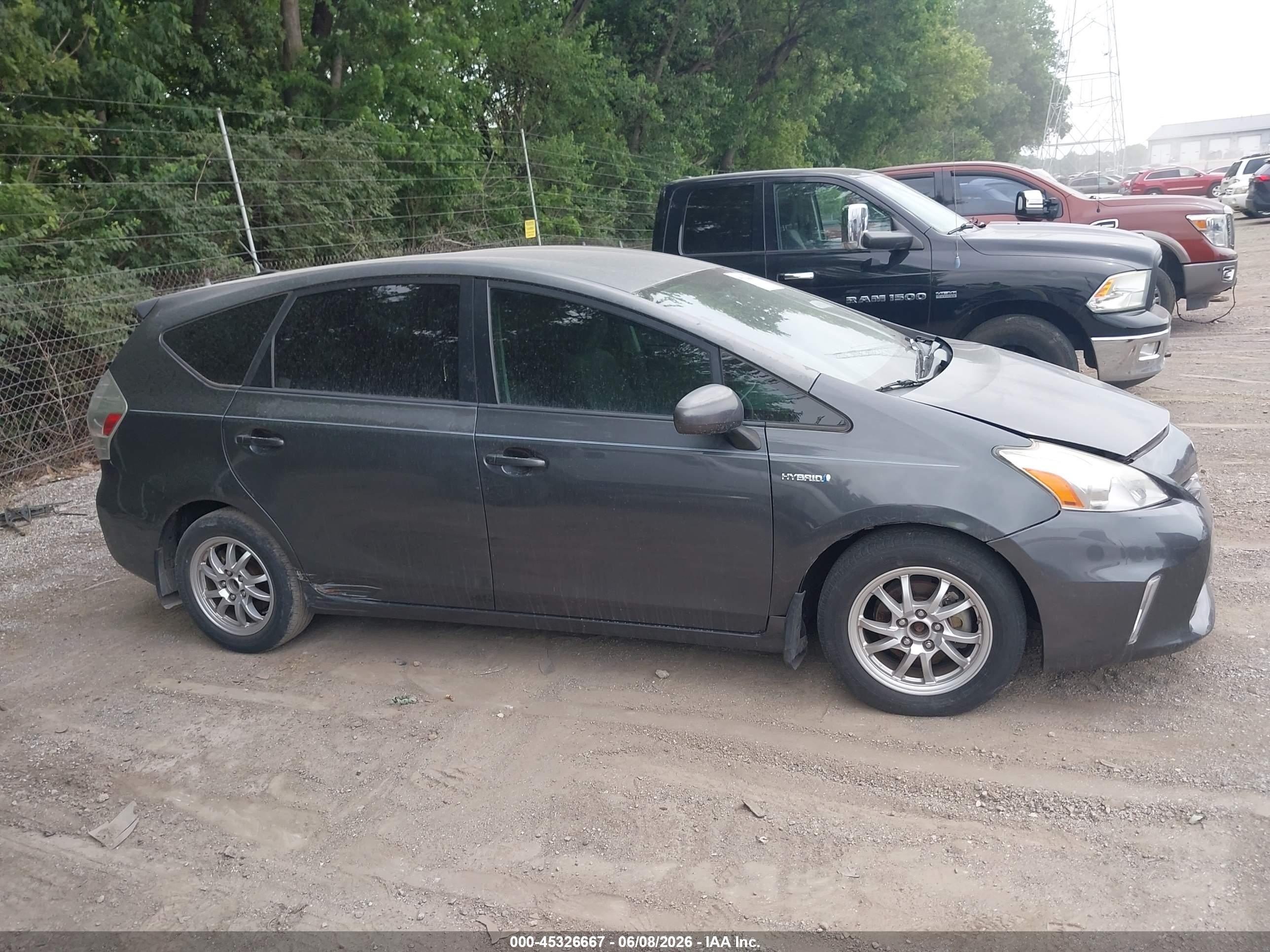2013 Toyota Prius V Three Серый vin: JTDZN3EU8D3190303