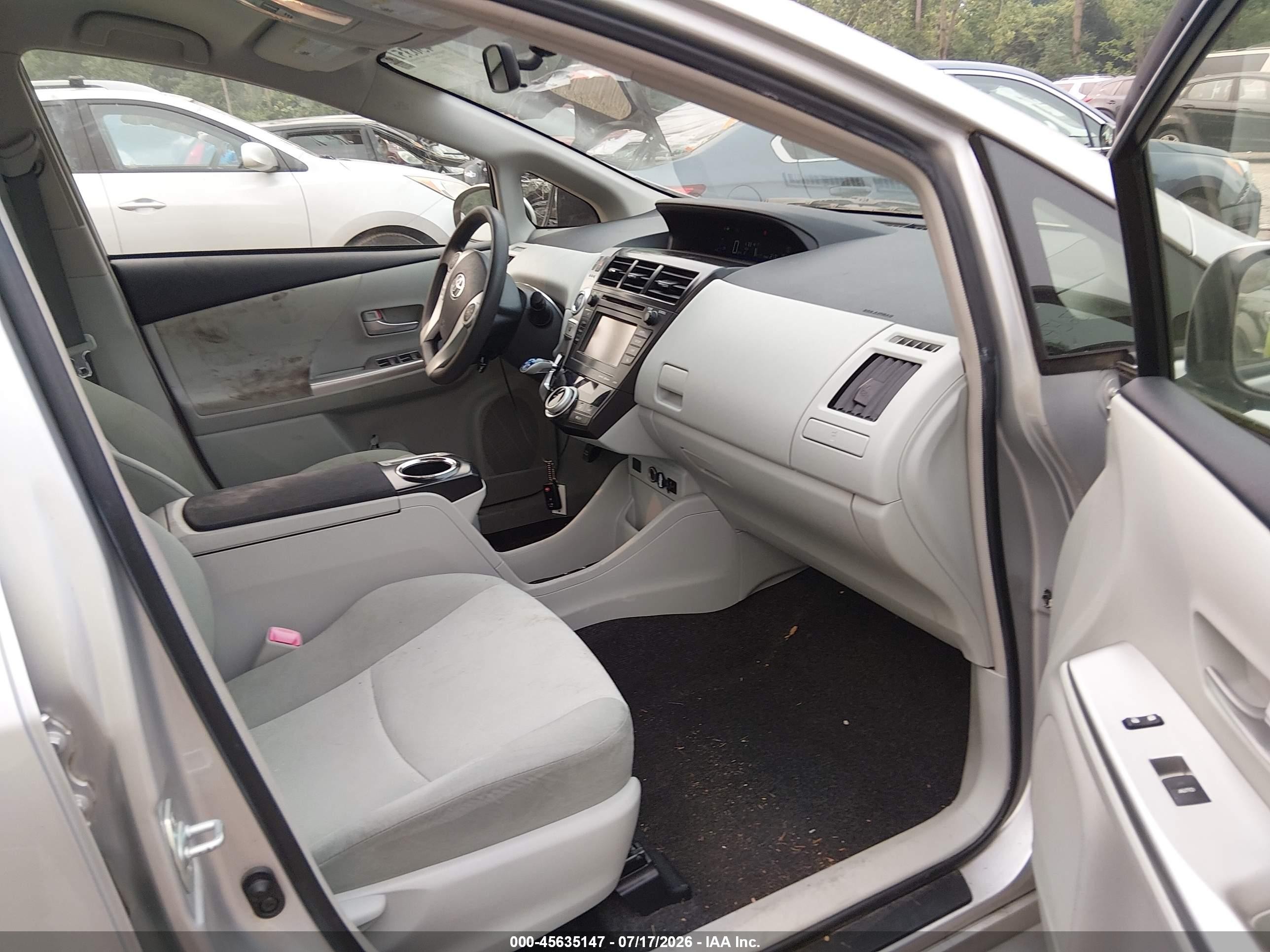 2013 Toyota Prius V Three Silver vin: JTDZN3EU8D3193668