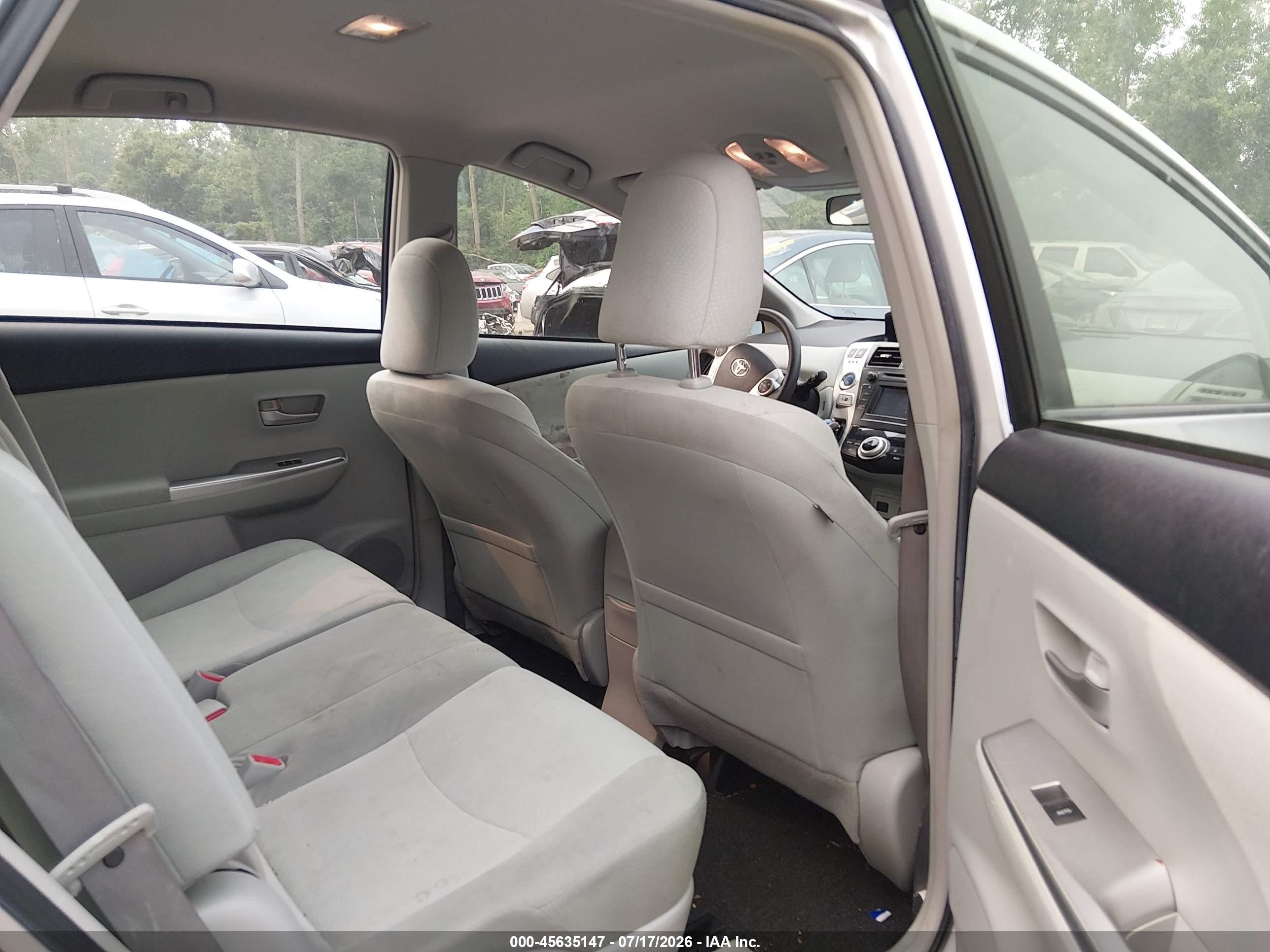 2013 Toyota Prius V Three Silver vin: JTDZN3EU8D3193668