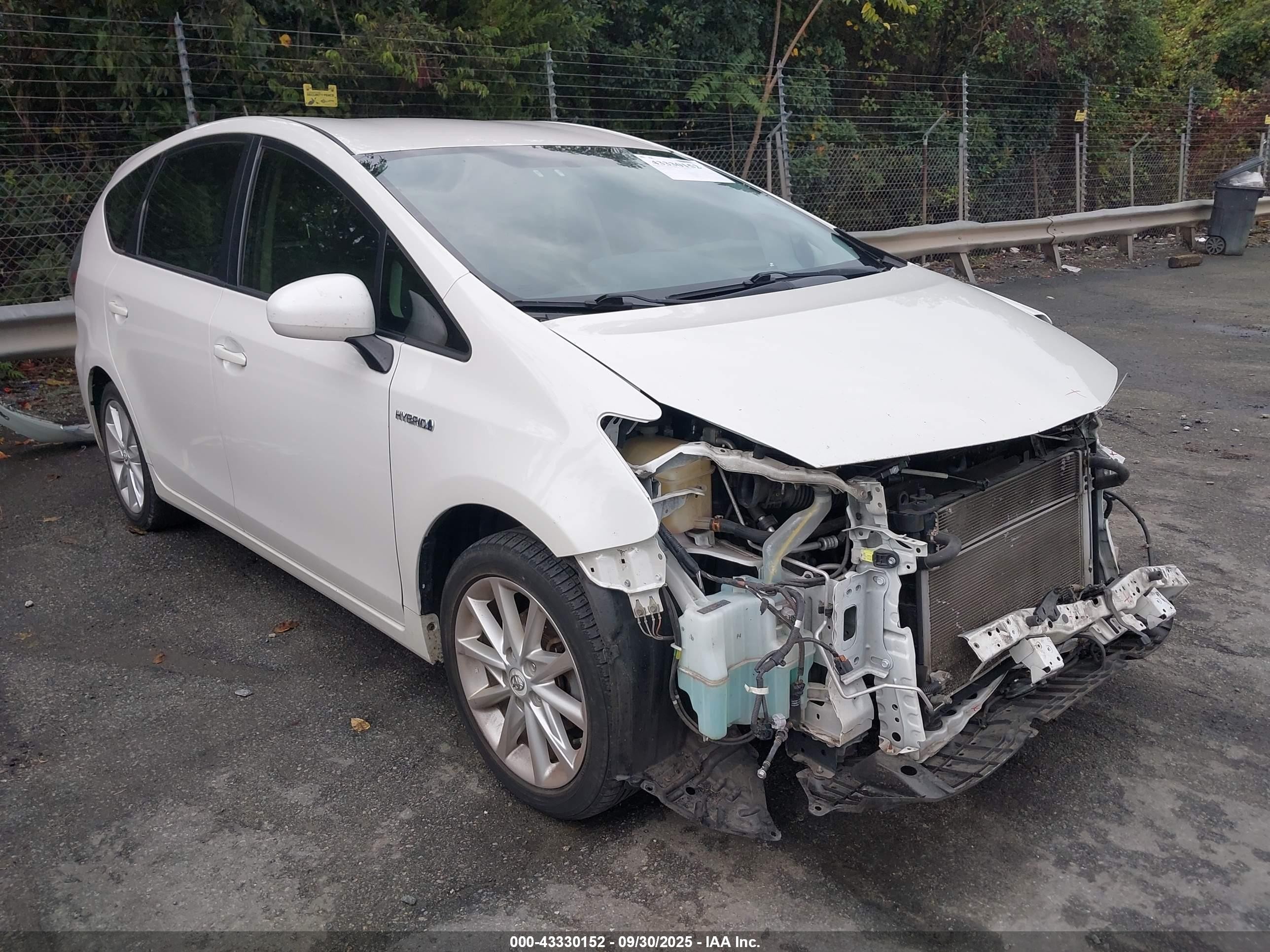 2013 Toyota Prius V Five Белый vin: JTDZN3EU8D3193802