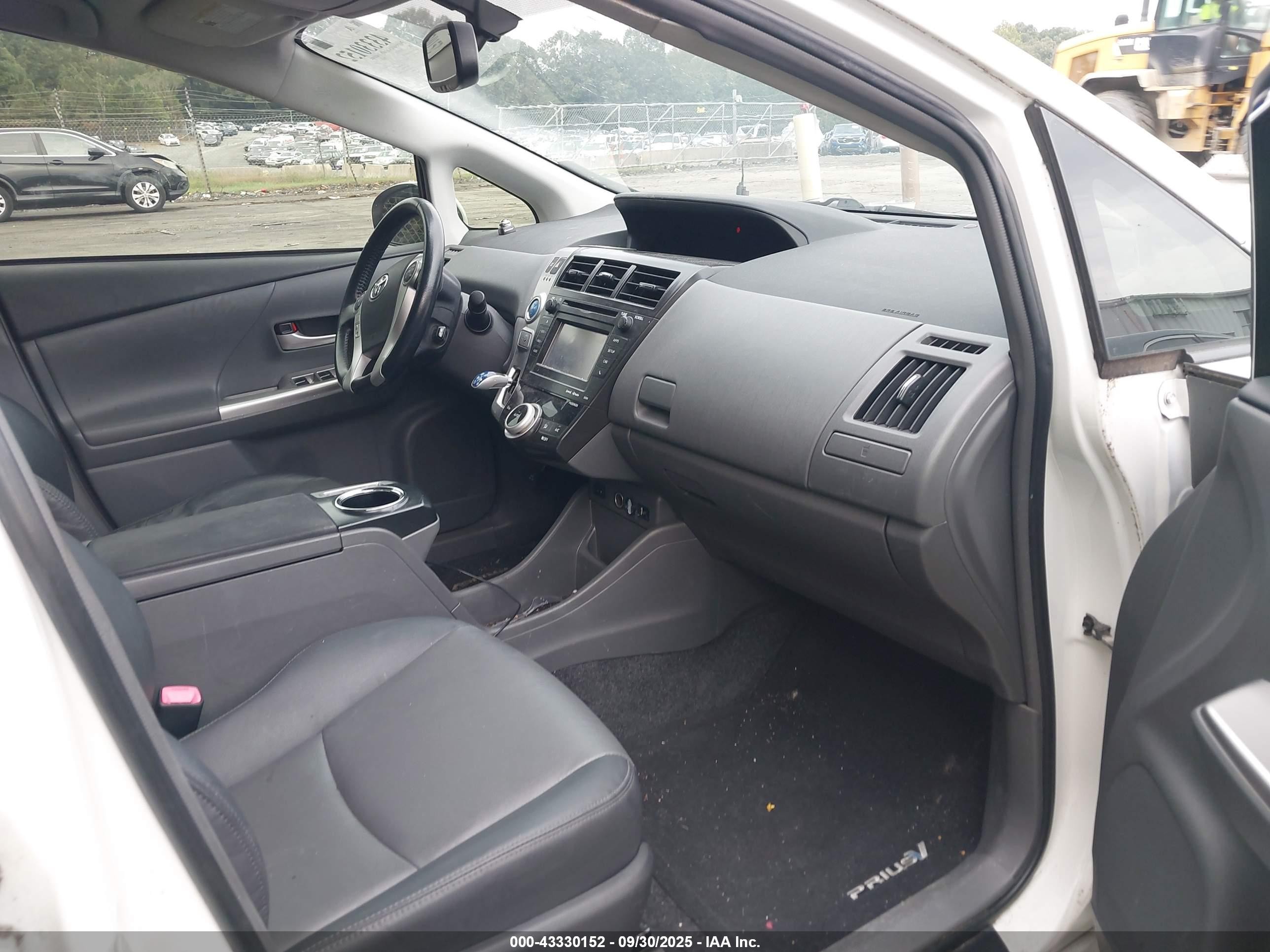 2013 Toyota Prius V Five White vin: JTDZN3EU8D3193802