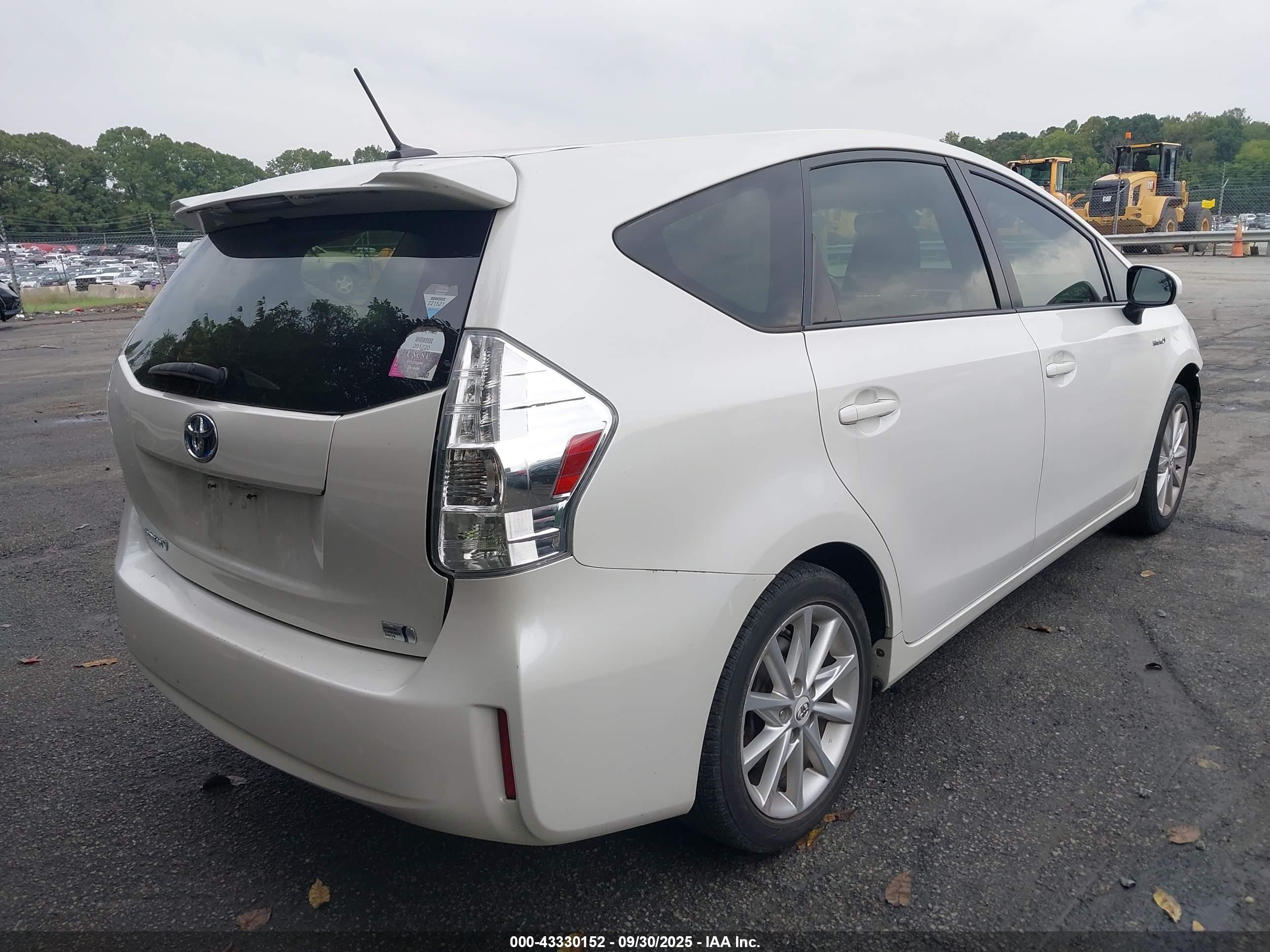2013 Toyota Prius V Five White vin: JTDZN3EU8D3193802