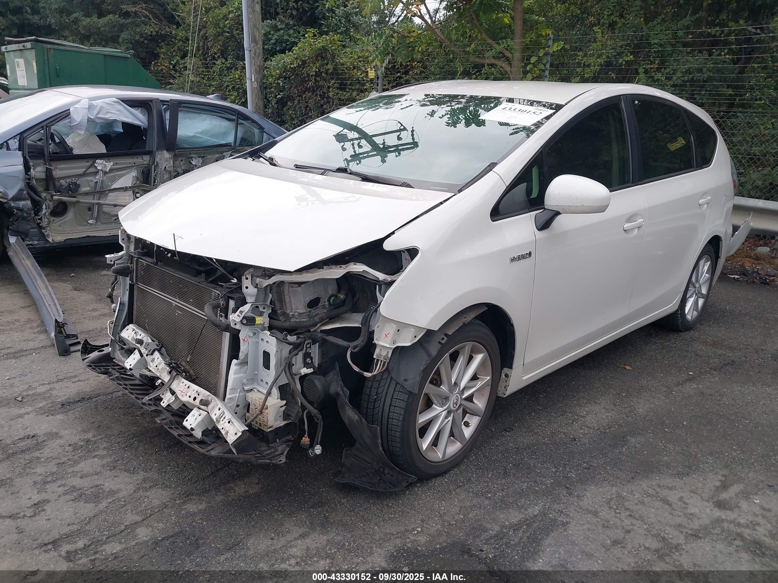 2013 Toyota Prius V Five White vin: JTDZN3EU8D3193802
