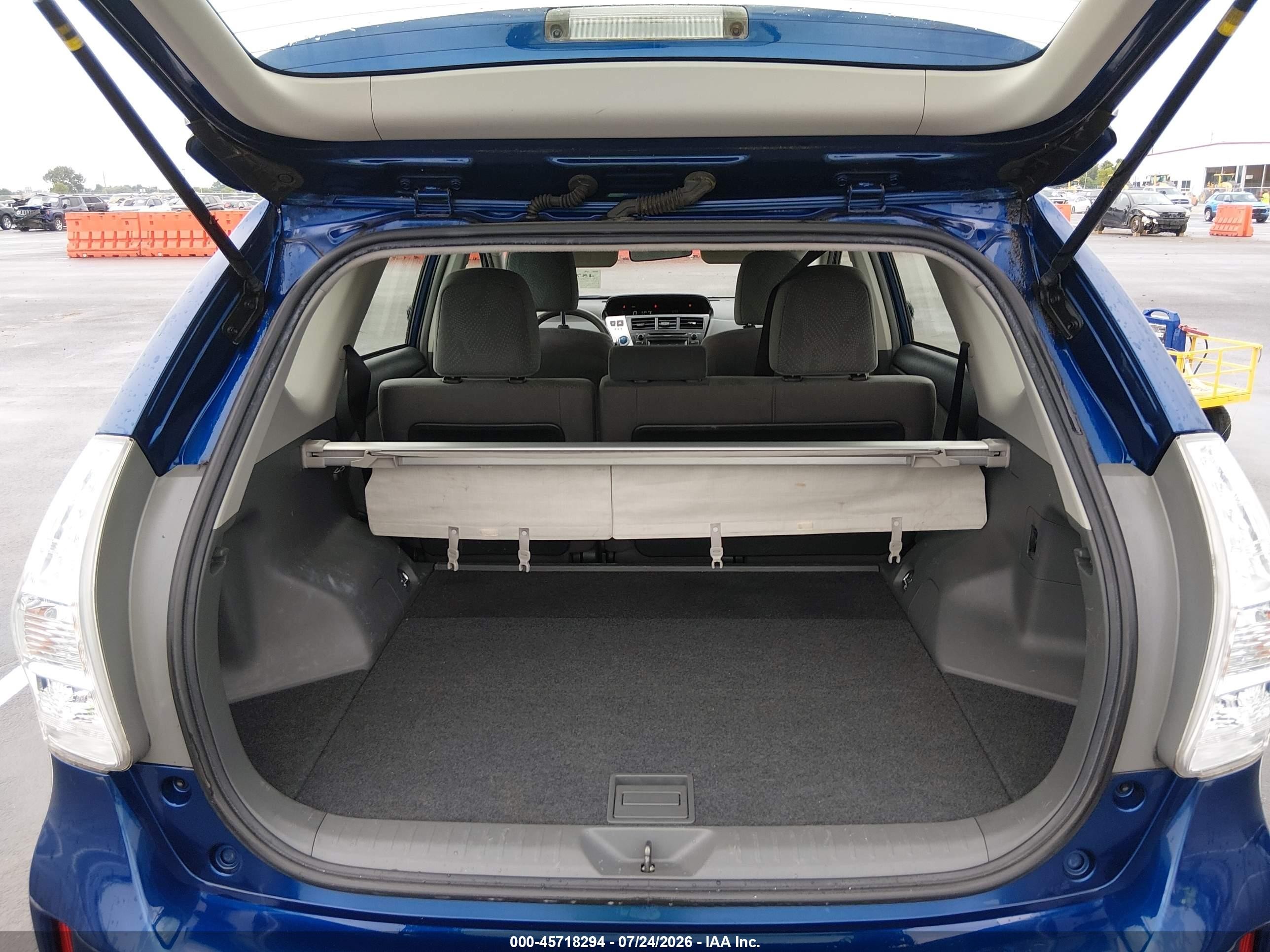 2013 Toyota Prius V Three Blue vin: JTDZN3EU8D3213305