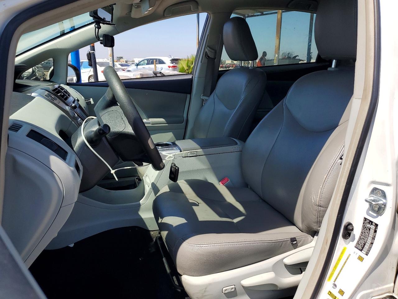 2013 Toyota Prius V Three White vin: JTDZN3EU8D3218276