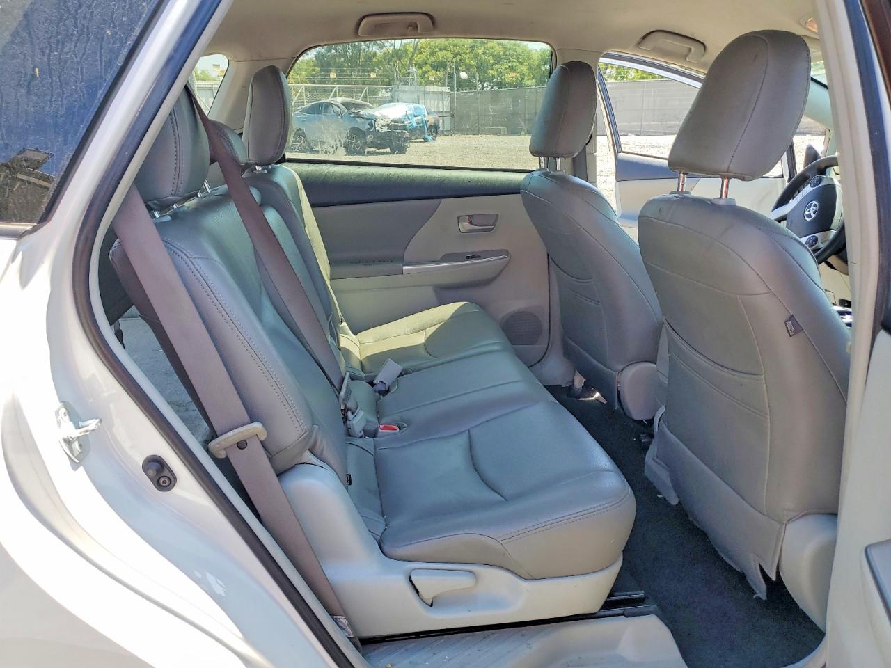 2013 Toyota Prius V Three White vin: JTDZN3EU8D3218276