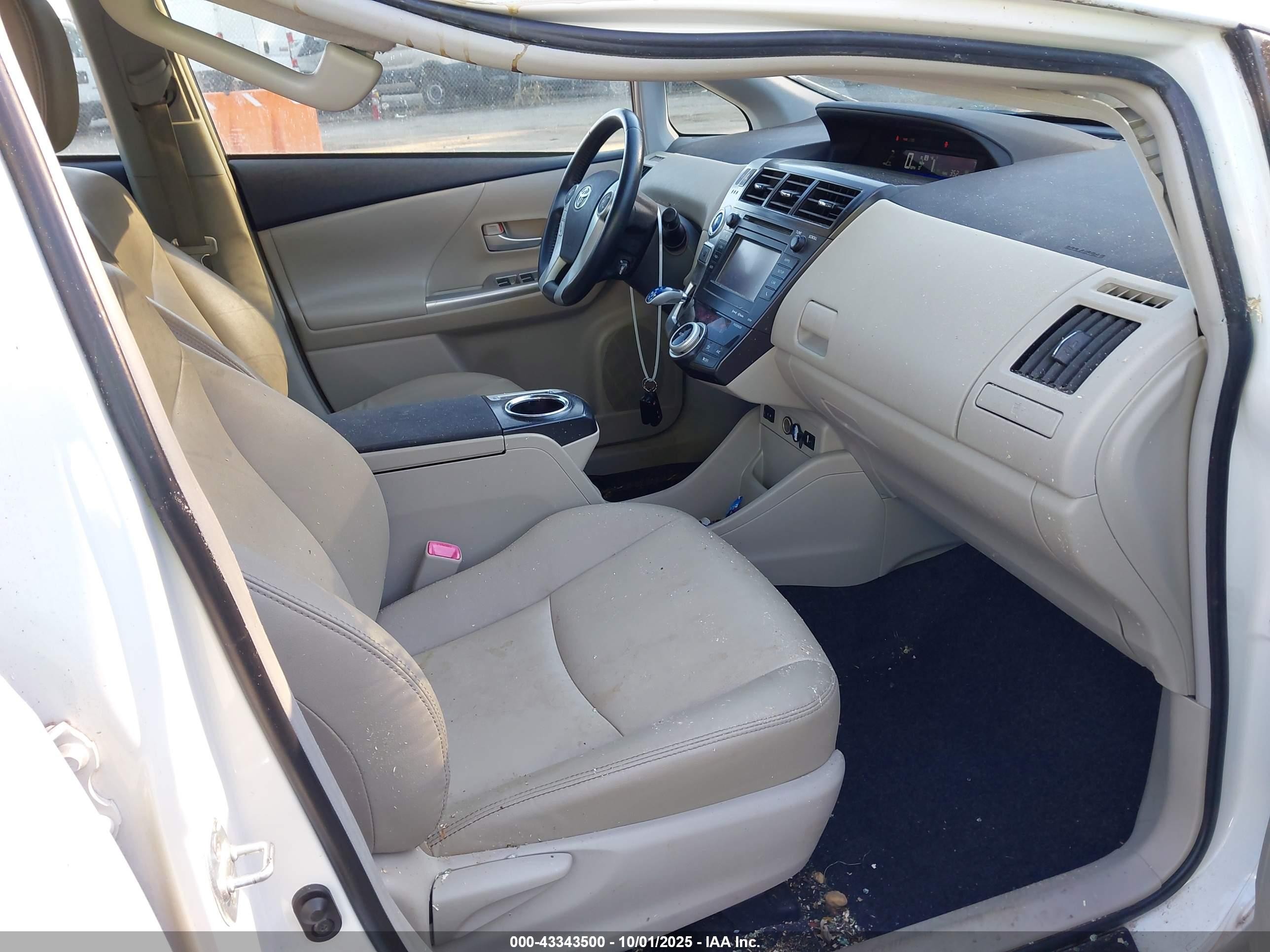 2013 Toyota Prius V Five Белый vin: JTDZN3EU8D3273679