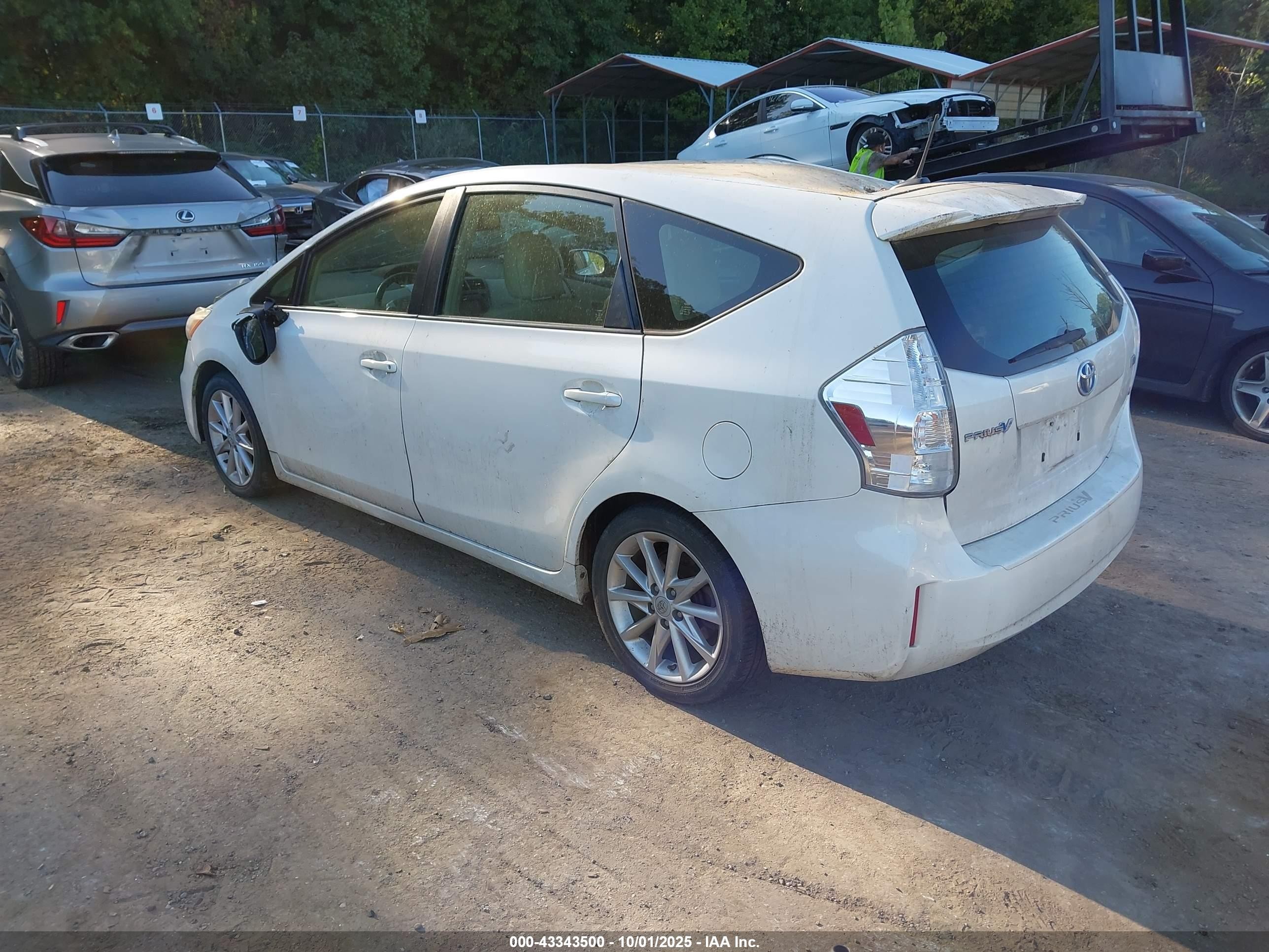 2013 Toyota Prius V Five Белый vin: JTDZN3EU8D3273679