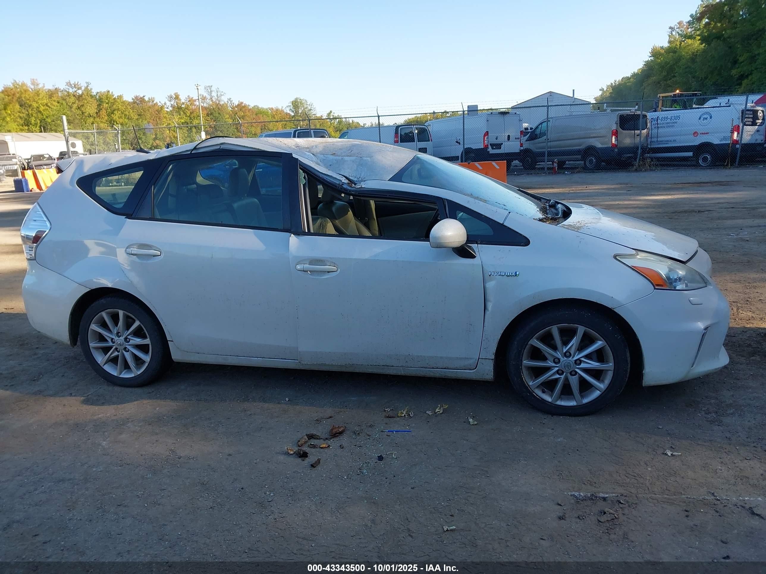 2013 Toyota Prius V Five Белый vin: JTDZN3EU8D3273679