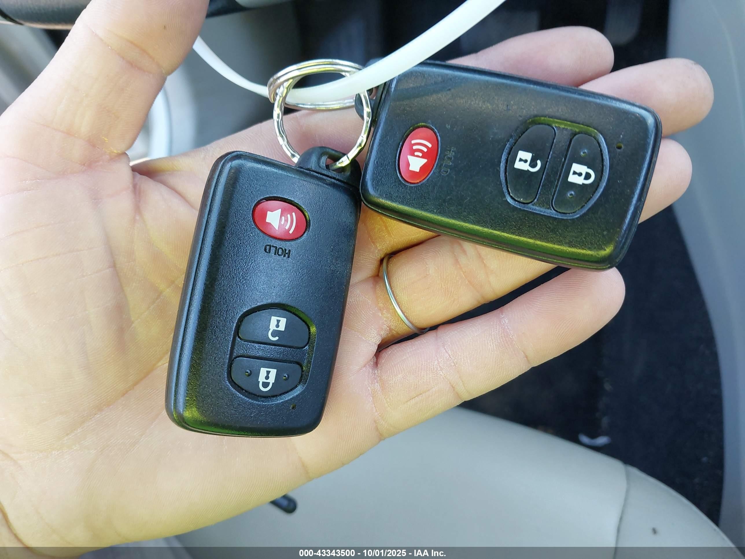 2013 Toyota Prius V Five Белый vin: JTDZN3EU8D3273679