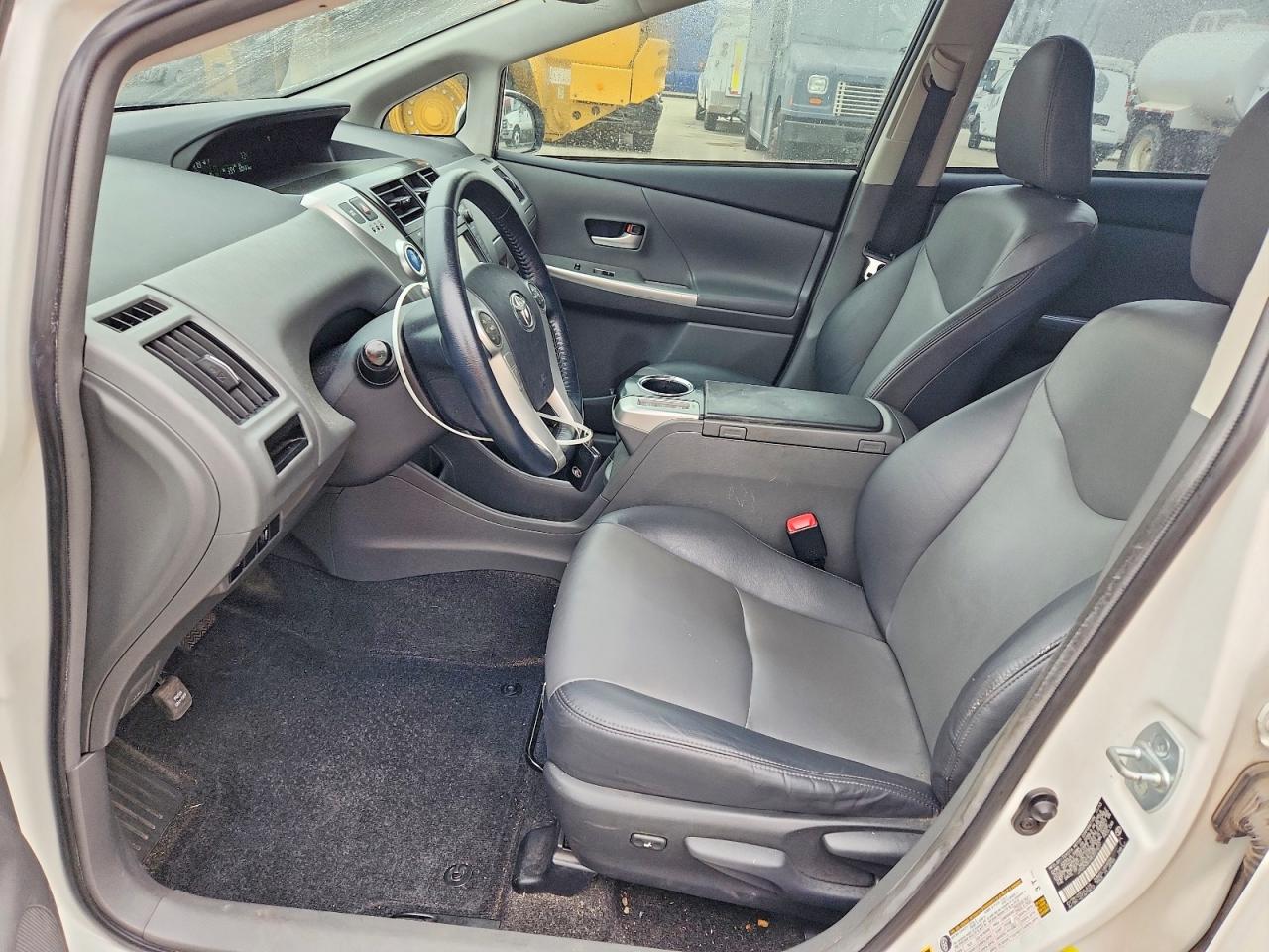 2014 Toyota Prius V Five Белый vin: JTDZN3EU8E3319237