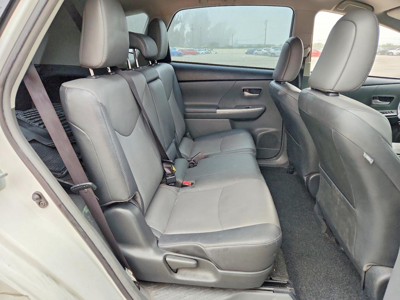 2014 Toyota Prius V Five Белый vin: JTDZN3EU8E3319237