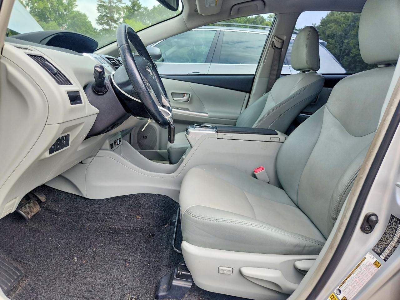 2014 Toyota Prius V Five Silver vin: JTDZN3EU8EJ012047