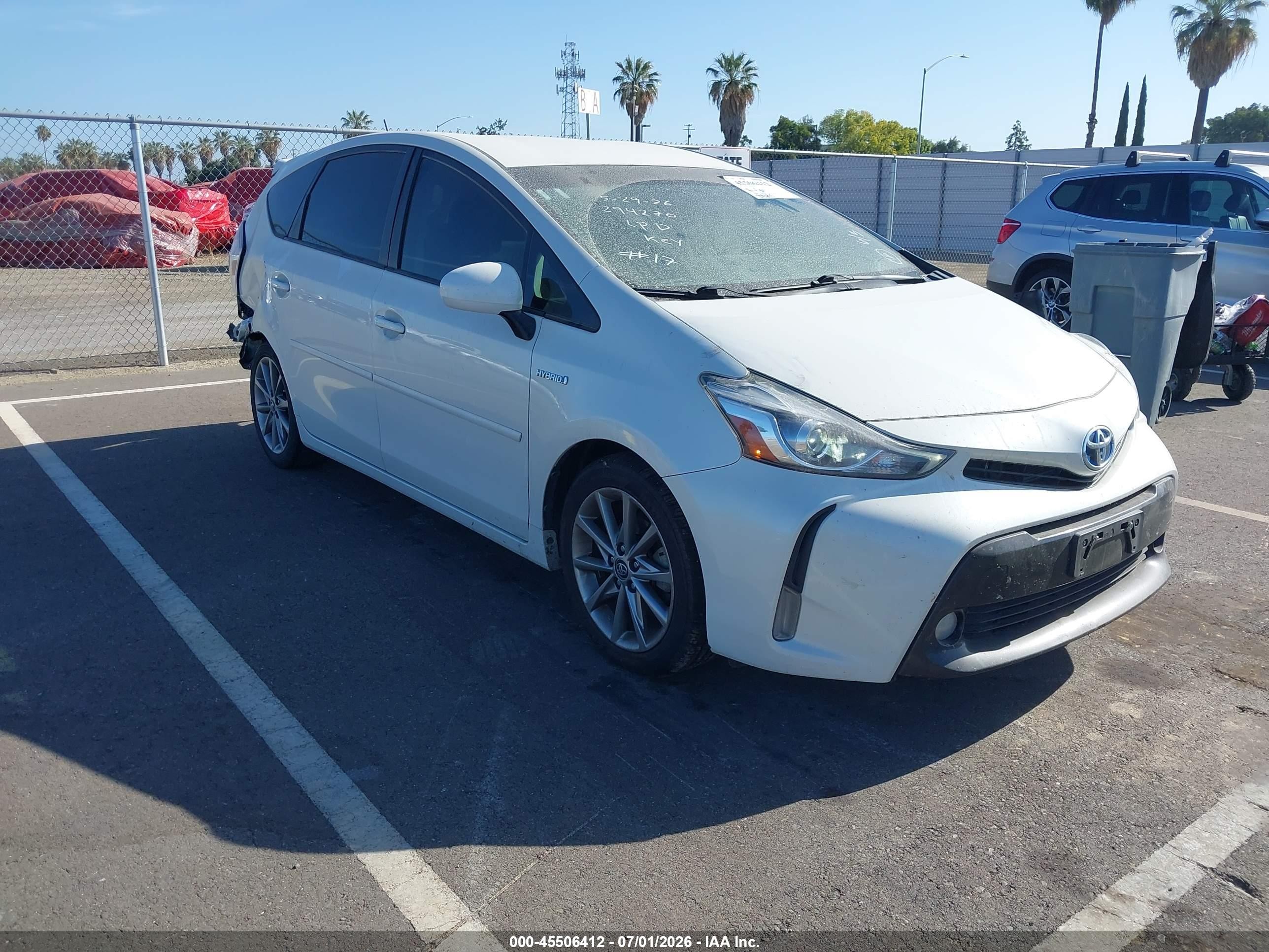 2015 Toyota Prius V Five White vin: JTDZN3EU8FJ020280
