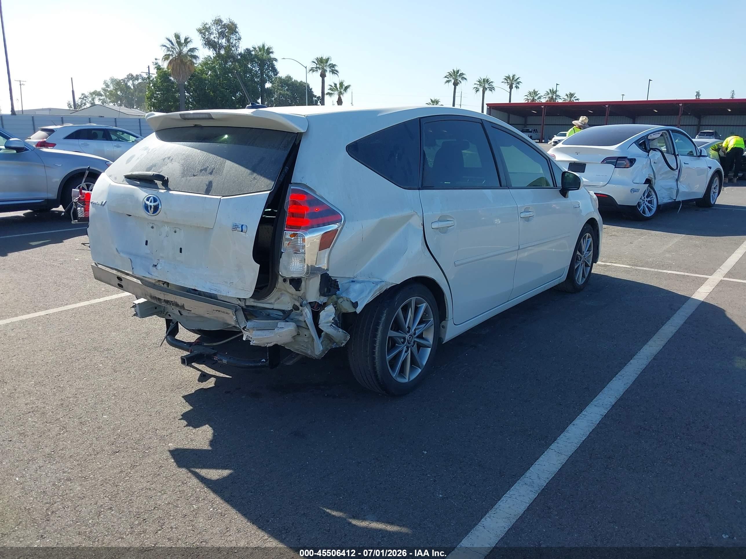 2015 Toyota Prius V Five White vin: JTDZN3EU8FJ020280
