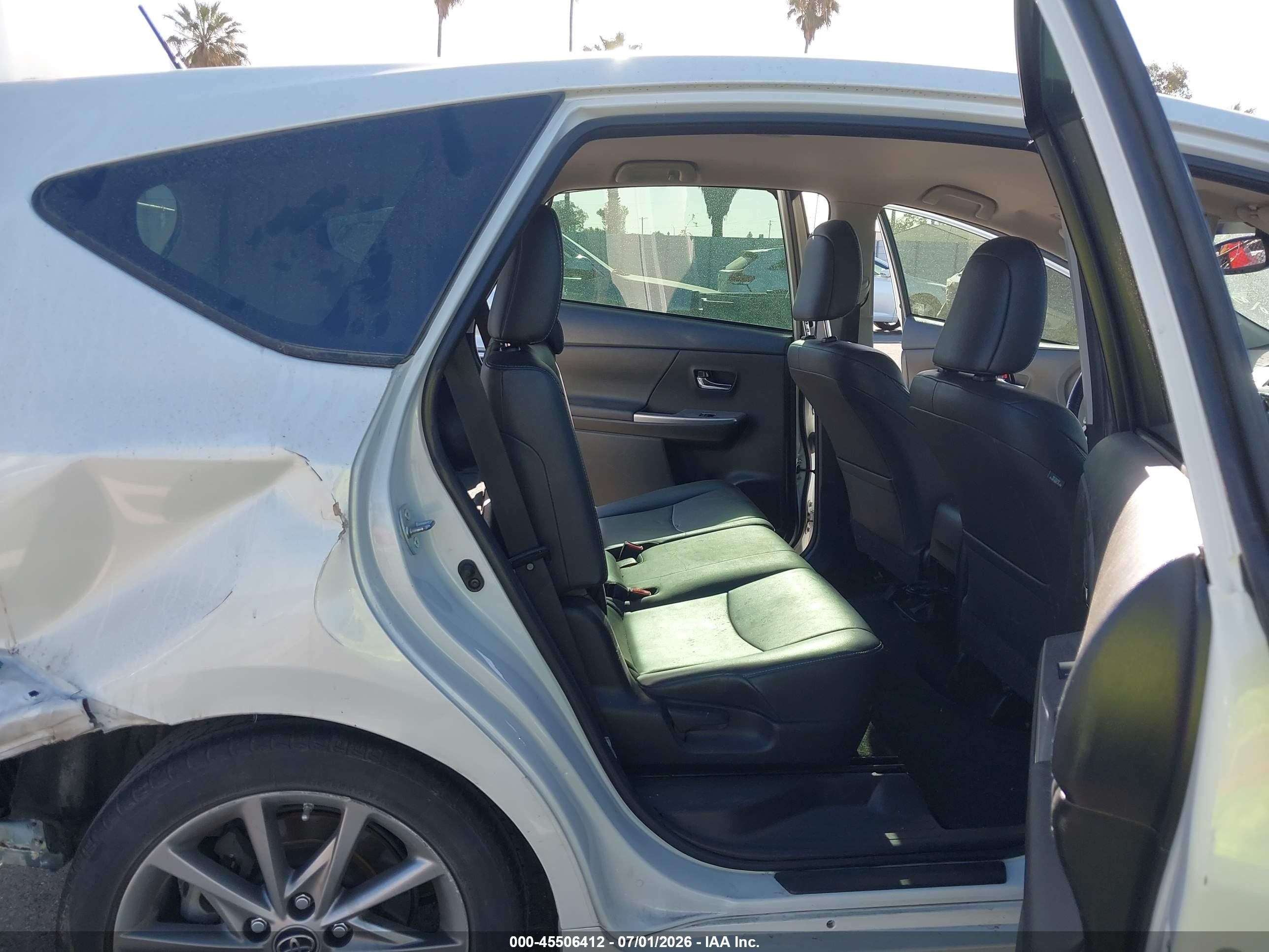 2015 Toyota Prius V Five White vin: JTDZN3EU8FJ020280