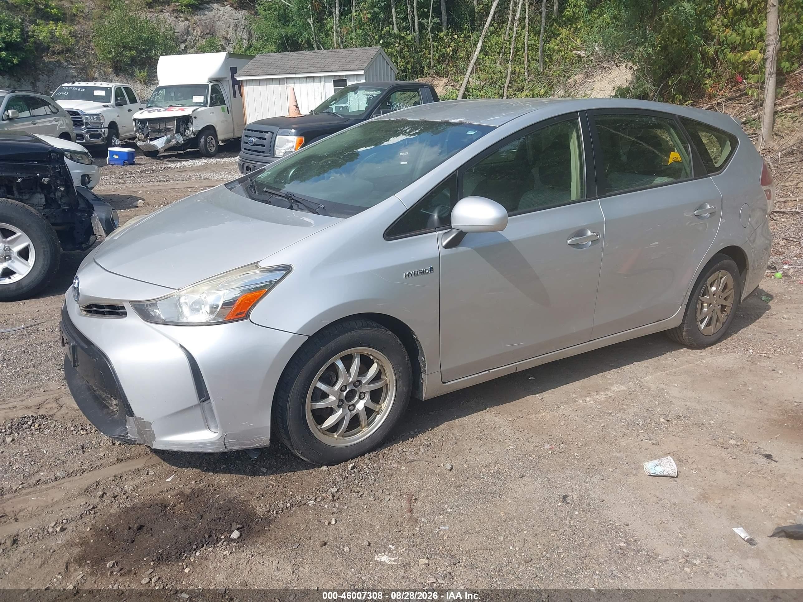 2015 Toyota Prius V Three Серебряный vin: JTDZN3EU8FJ027228