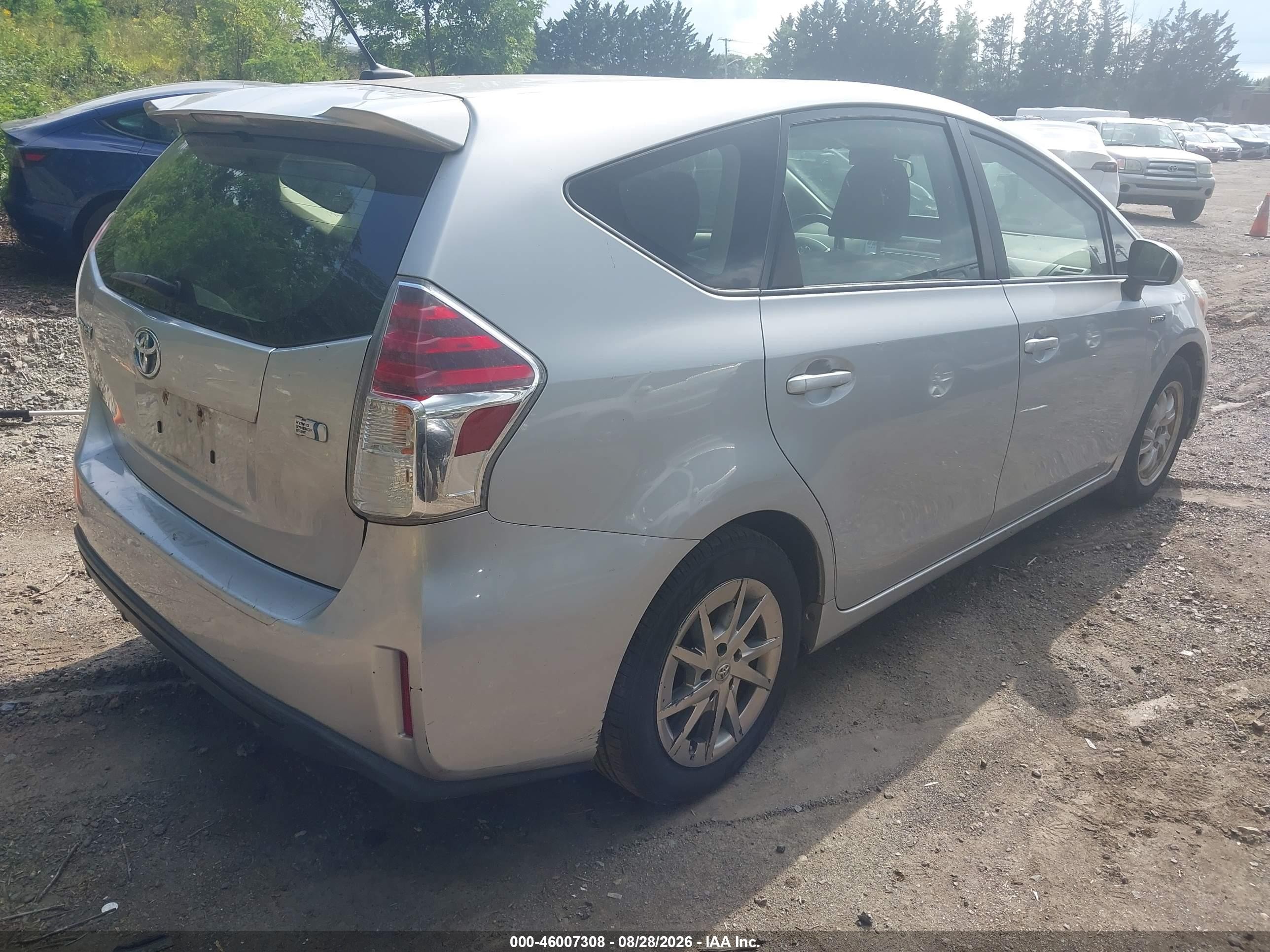 2015 Toyota Prius V Three Серебряный vin: JTDZN3EU8FJ027228