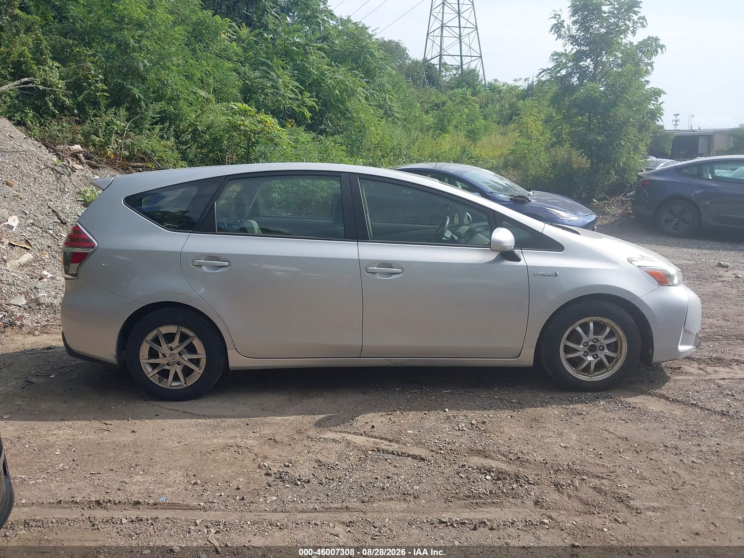 2015 Toyota Prius V Three Серебряный vin: JTDZN3EU8FJ027228