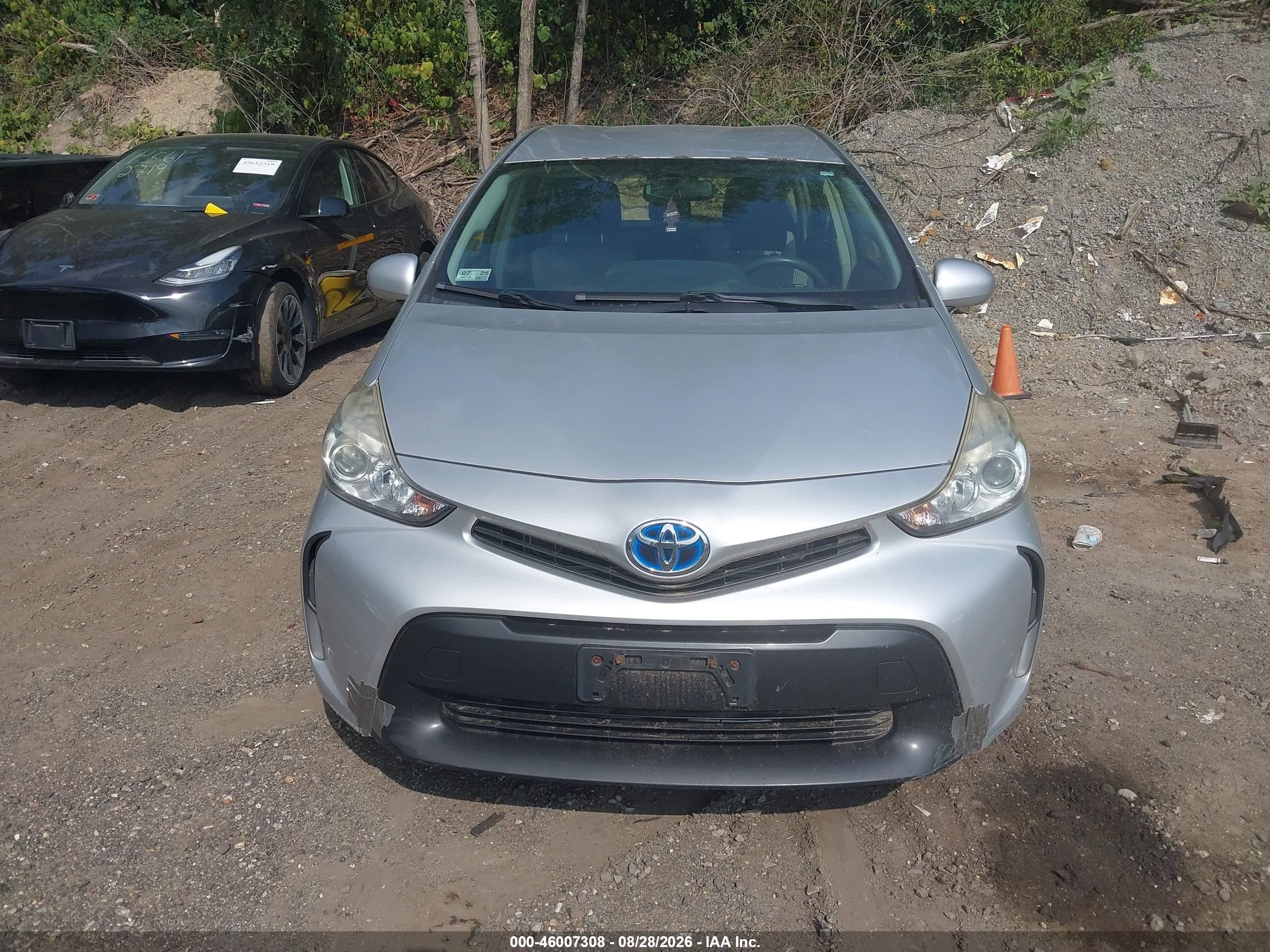 2015 Toyota Prius V Three Серебряный vin: JTDZN3EU8FJ027228