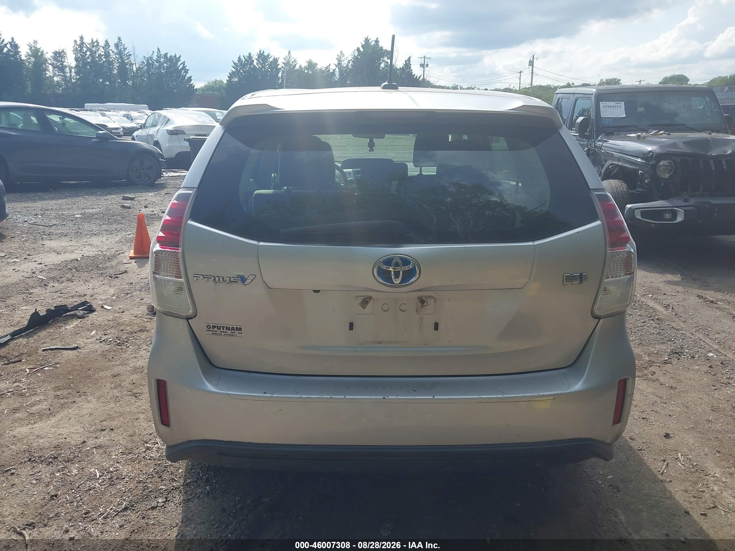 2015 Toyota Prius V Three Серебряный vin: JTDZN3EU8FJ027228