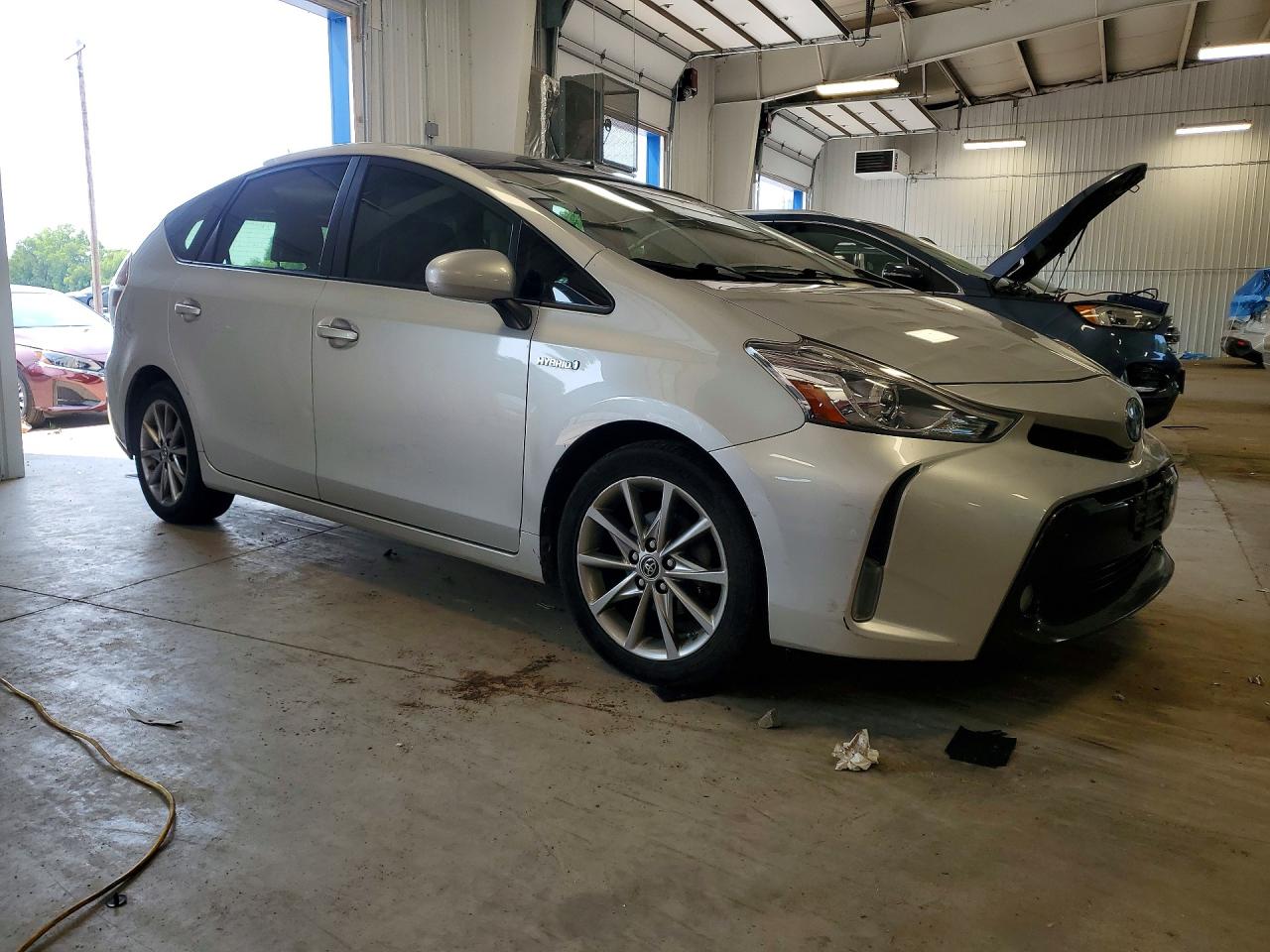 2015 Toyota Prius V Five Silver vin: JTDZN3EU8FJ029917