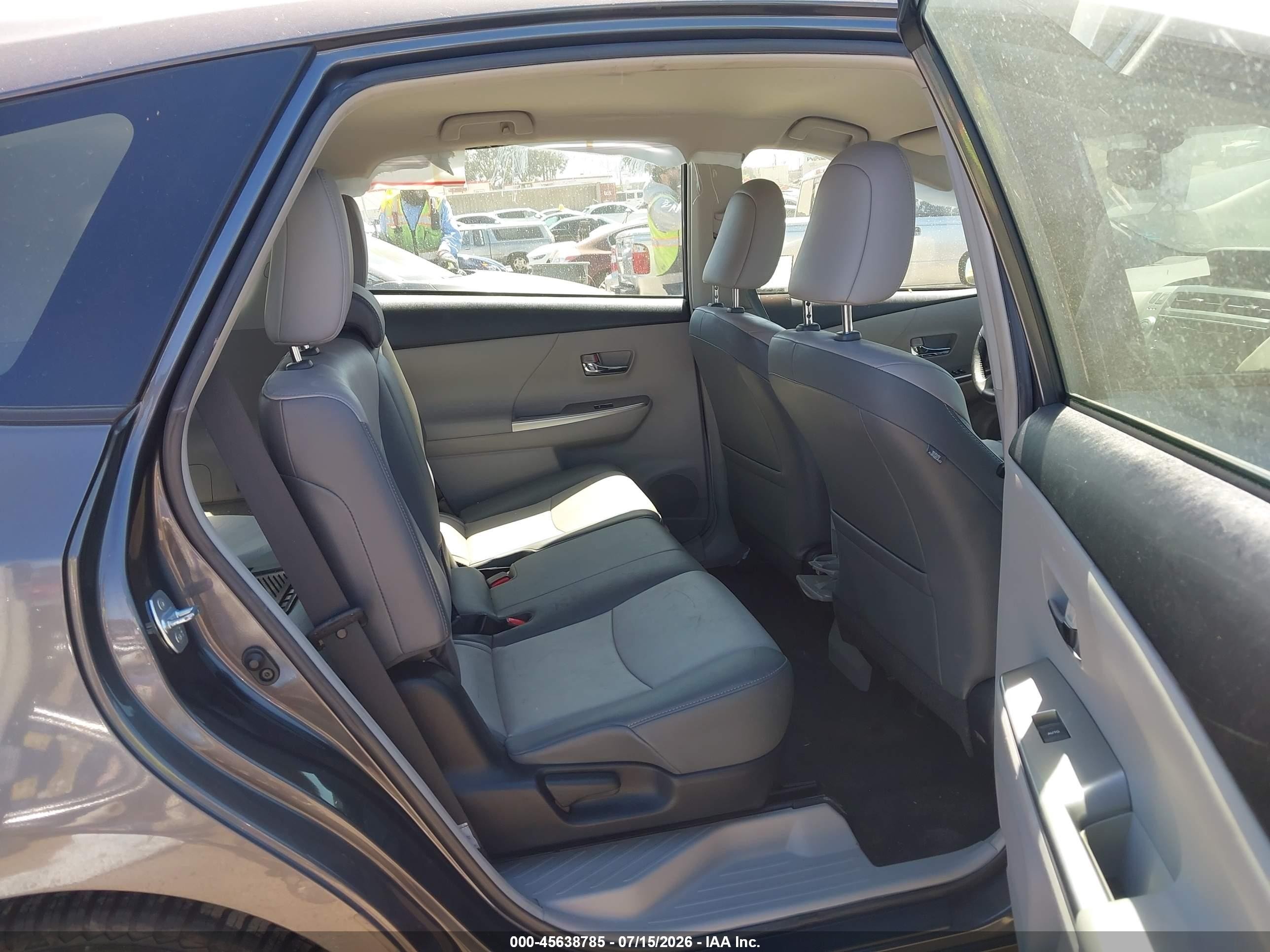 2015 Toyota Prius V Four Gray vin: JTDZN3EU8FJ030405