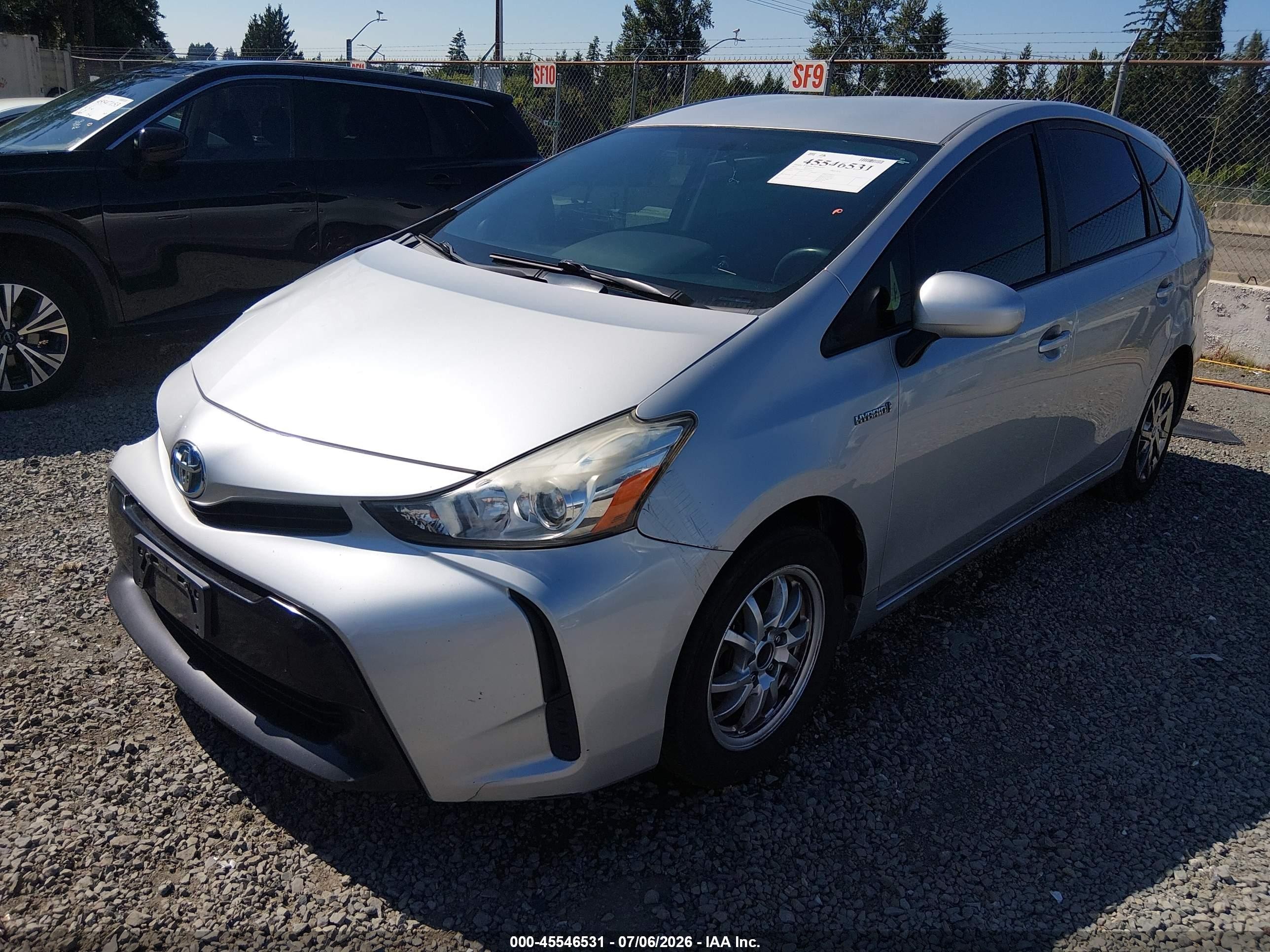2015 Toyota Prius V Two Silver vin: JTDZN3EU8FJ033059
