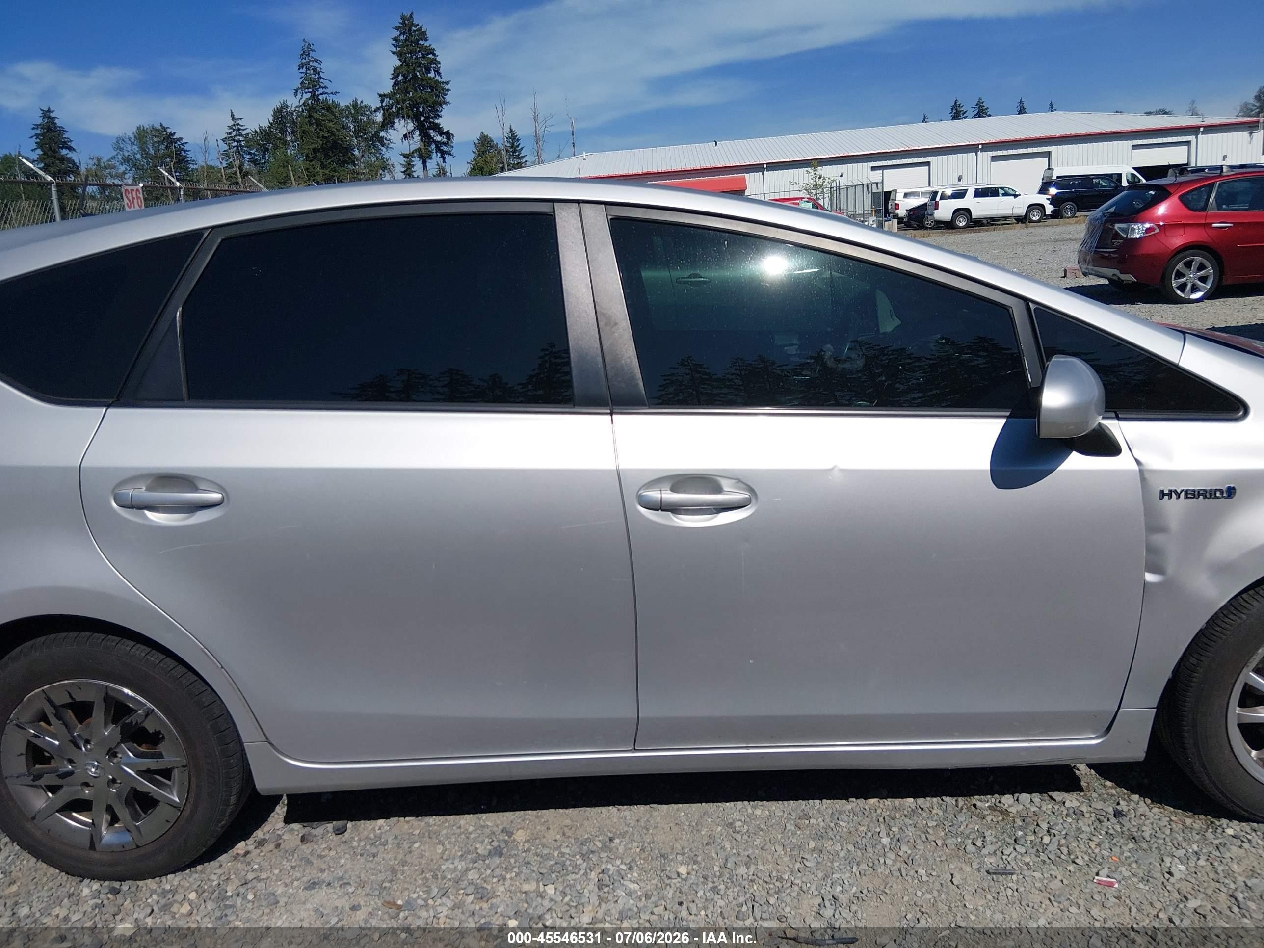 2015 Toyota Prius V Two Silver vin: JTDZN3EU8FJ033059