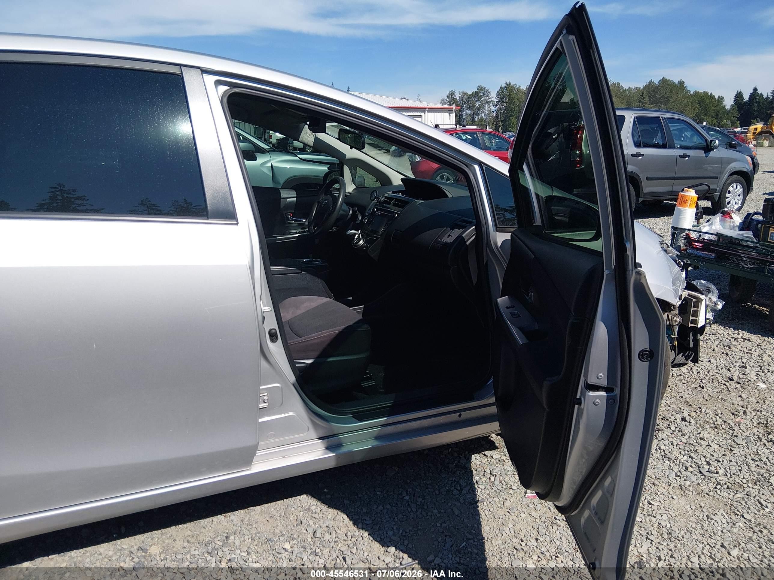 2015 Toyota Prius V Two Silver vin: JTDZN3EU8FJ033059