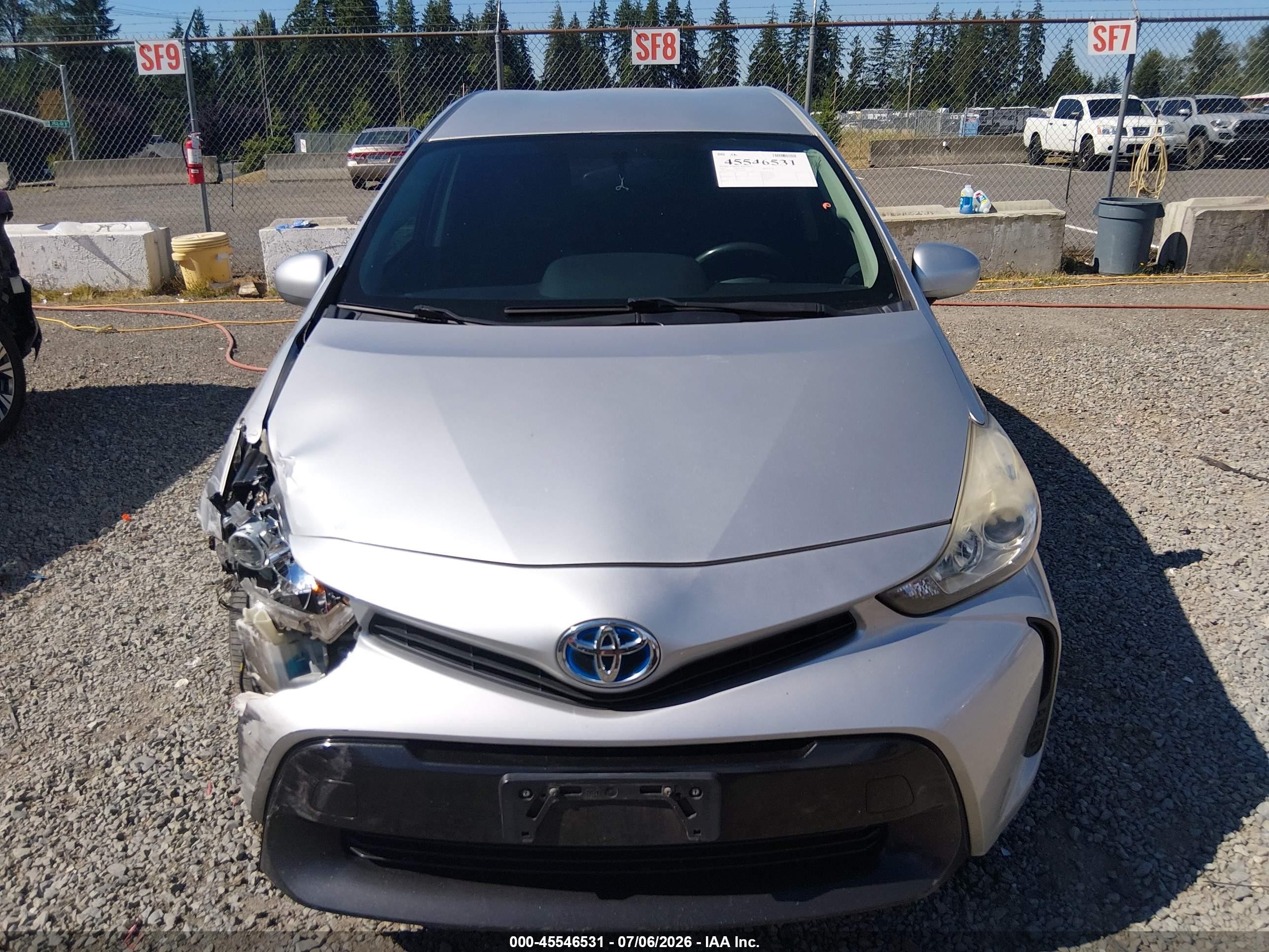 2015 Toyota Prius V Two Silver vin: JTDZN3EU8FJ033059