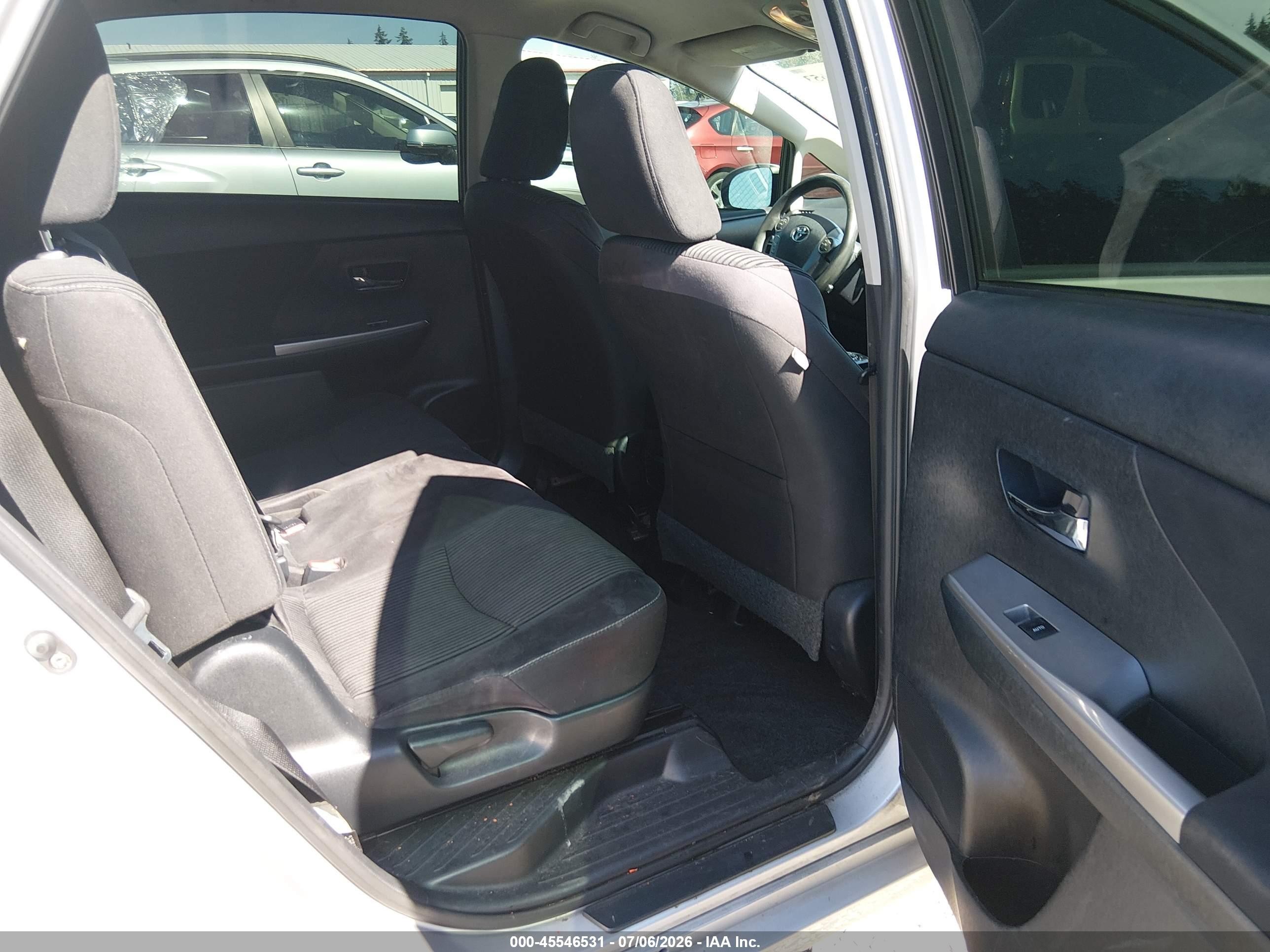 2015 Toyota Prius V Two Silver vin: JTDZN3EU8FJ033059