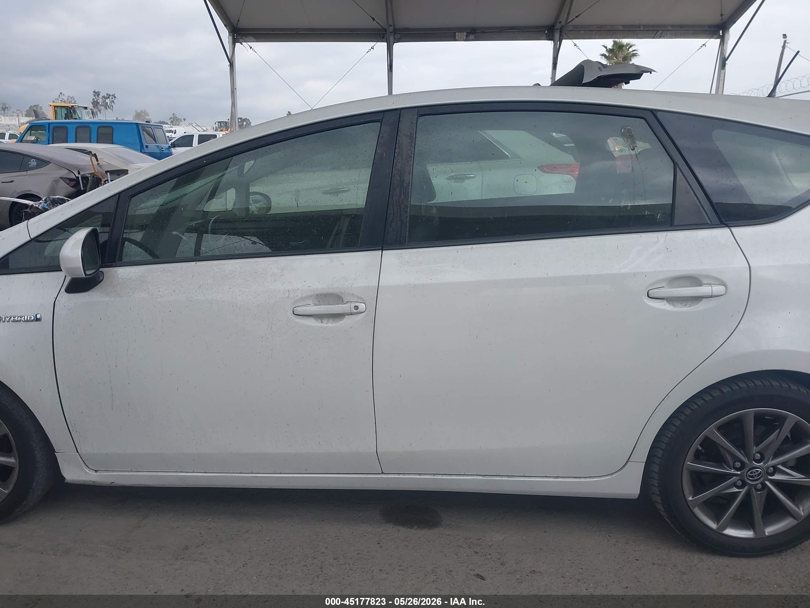 2015 Toyota Prius V Five White vin: JTDZN3EU8FJ038522