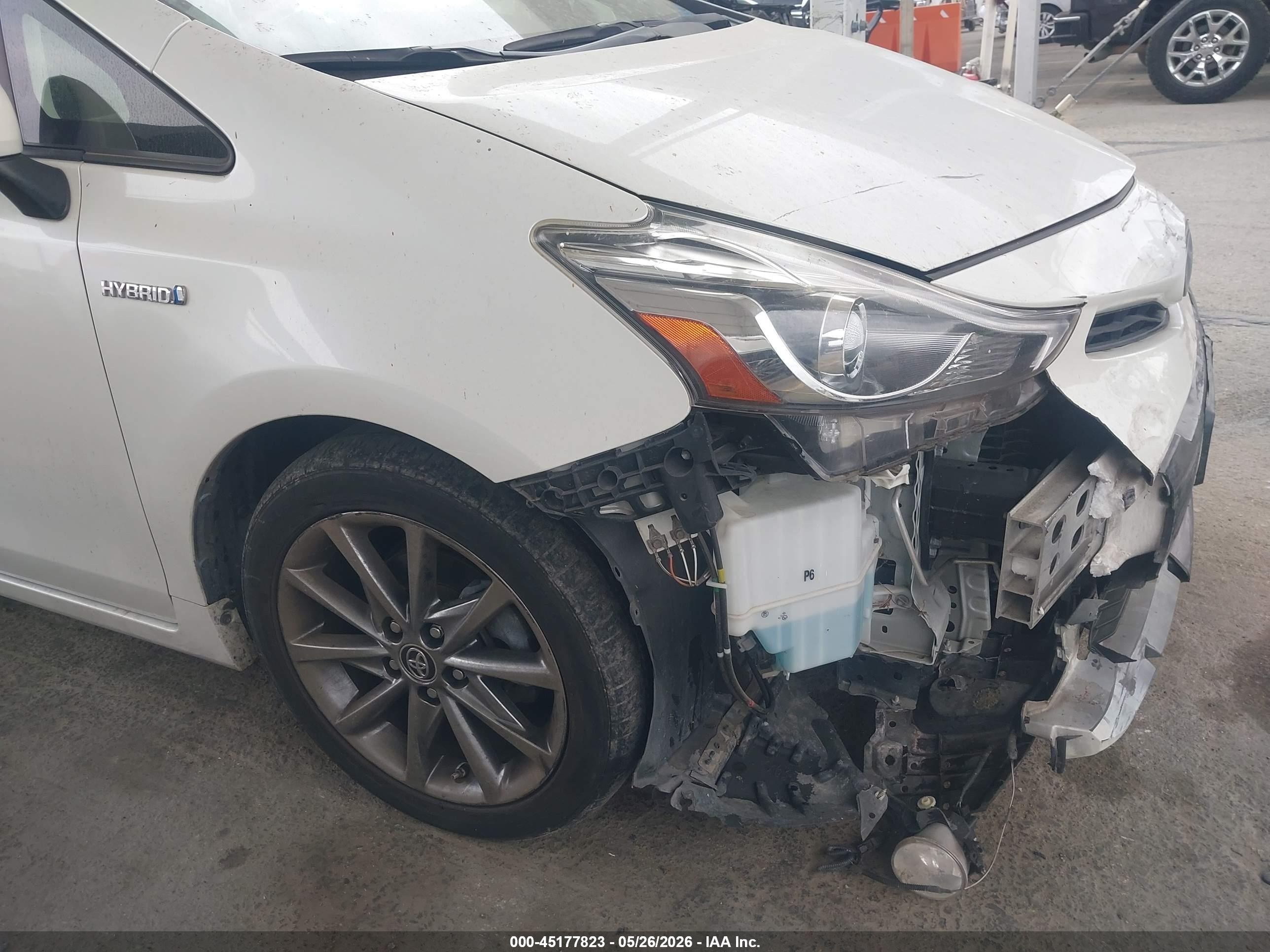 2015 Toyota Prius V Five White vin: JTDZN3EU8FJ038522