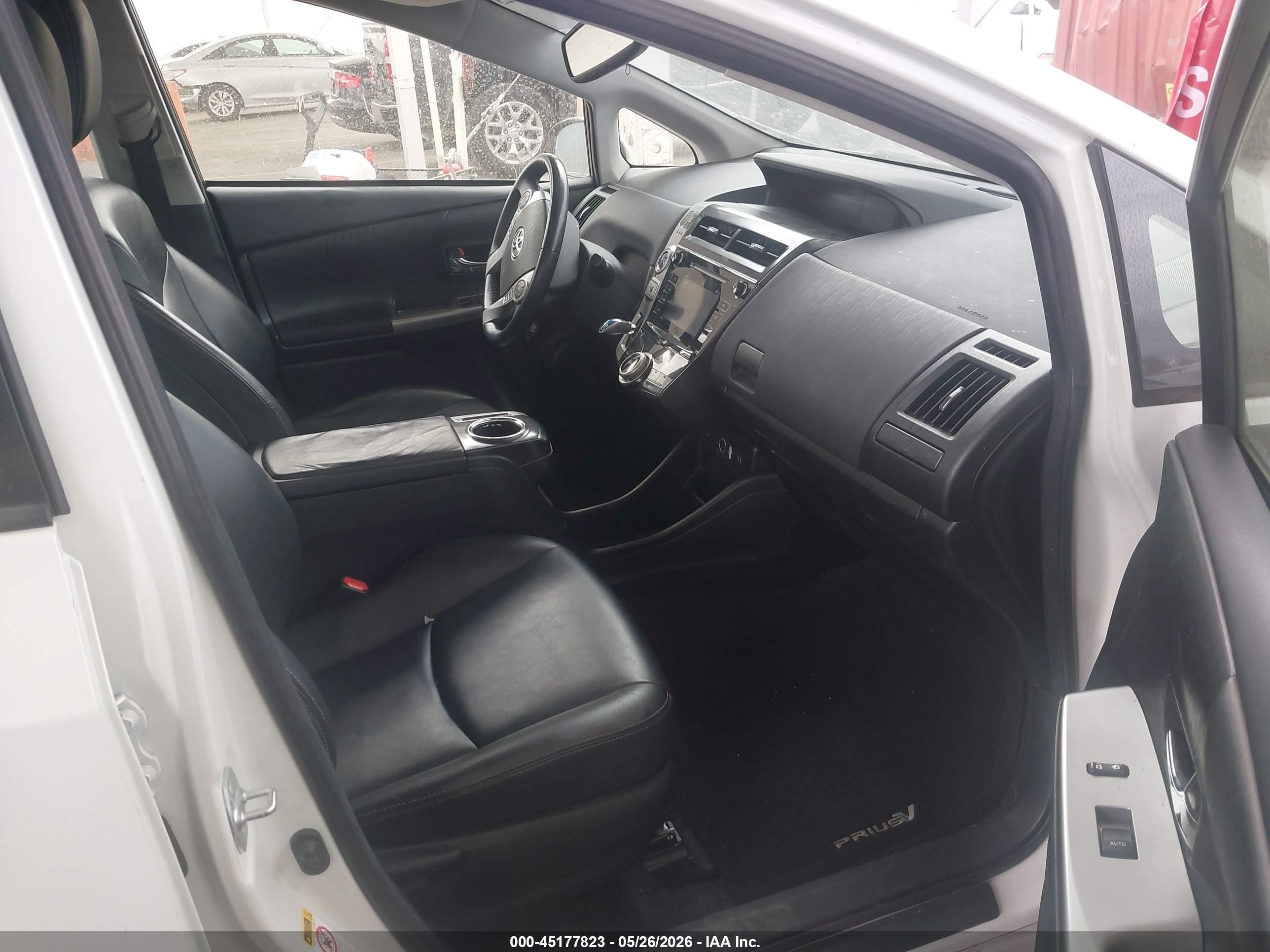 2015 Toyota Prius V Five White vin: JTDZN3EU8FJ038522