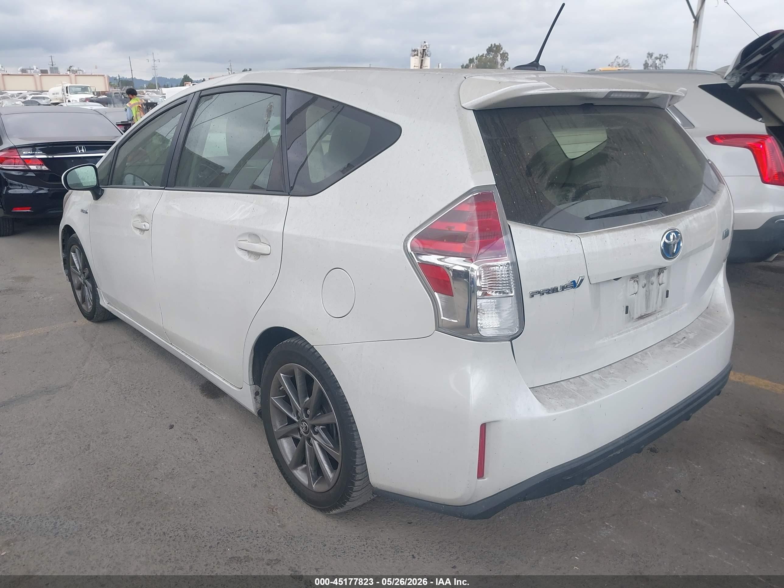 2015 Toyota Prius V Five White vin: JTDZN3EU8FJ038522