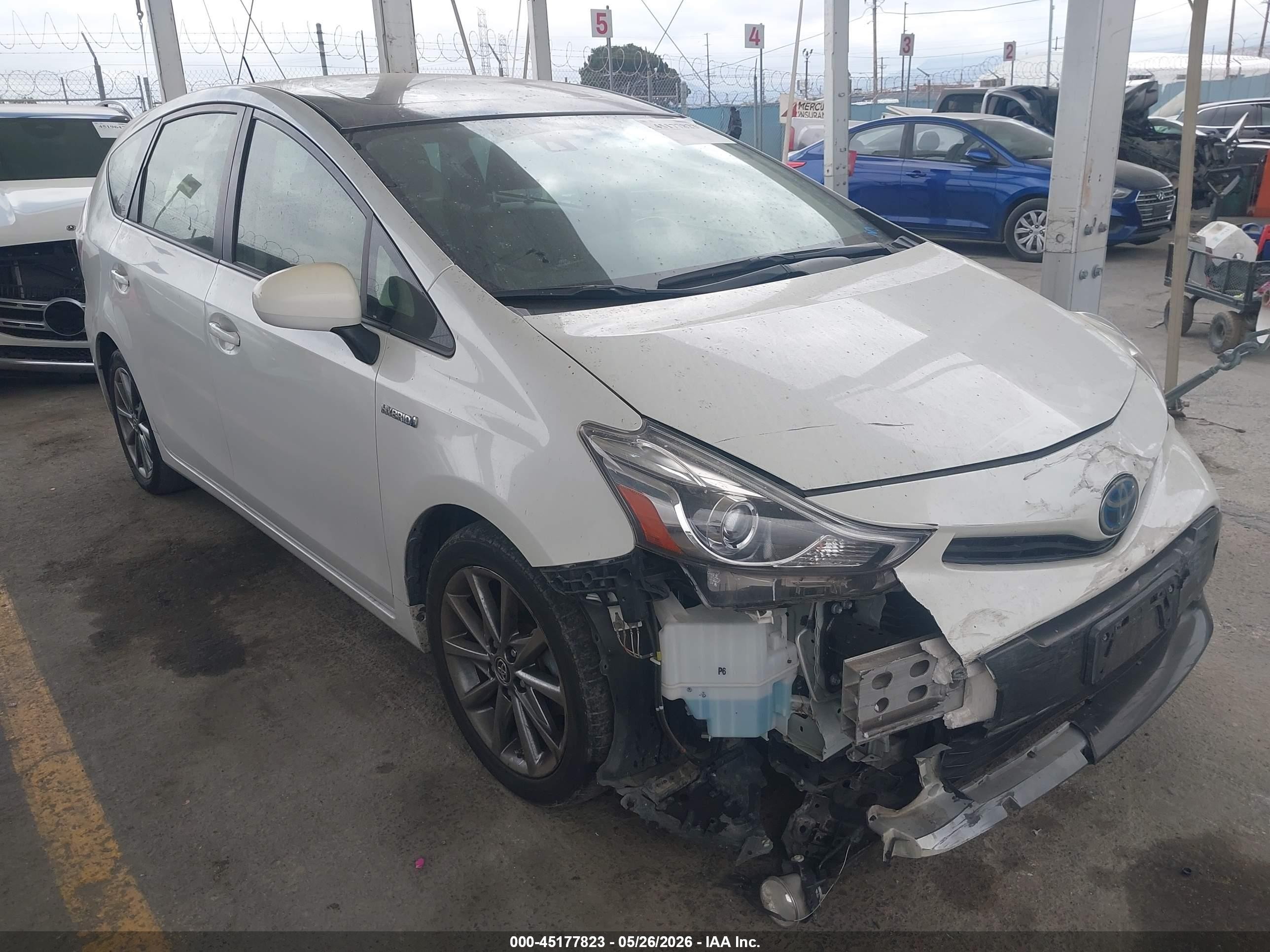 2015 Toyota Prius V Five White vin: JTDZN3EU8FJ038522