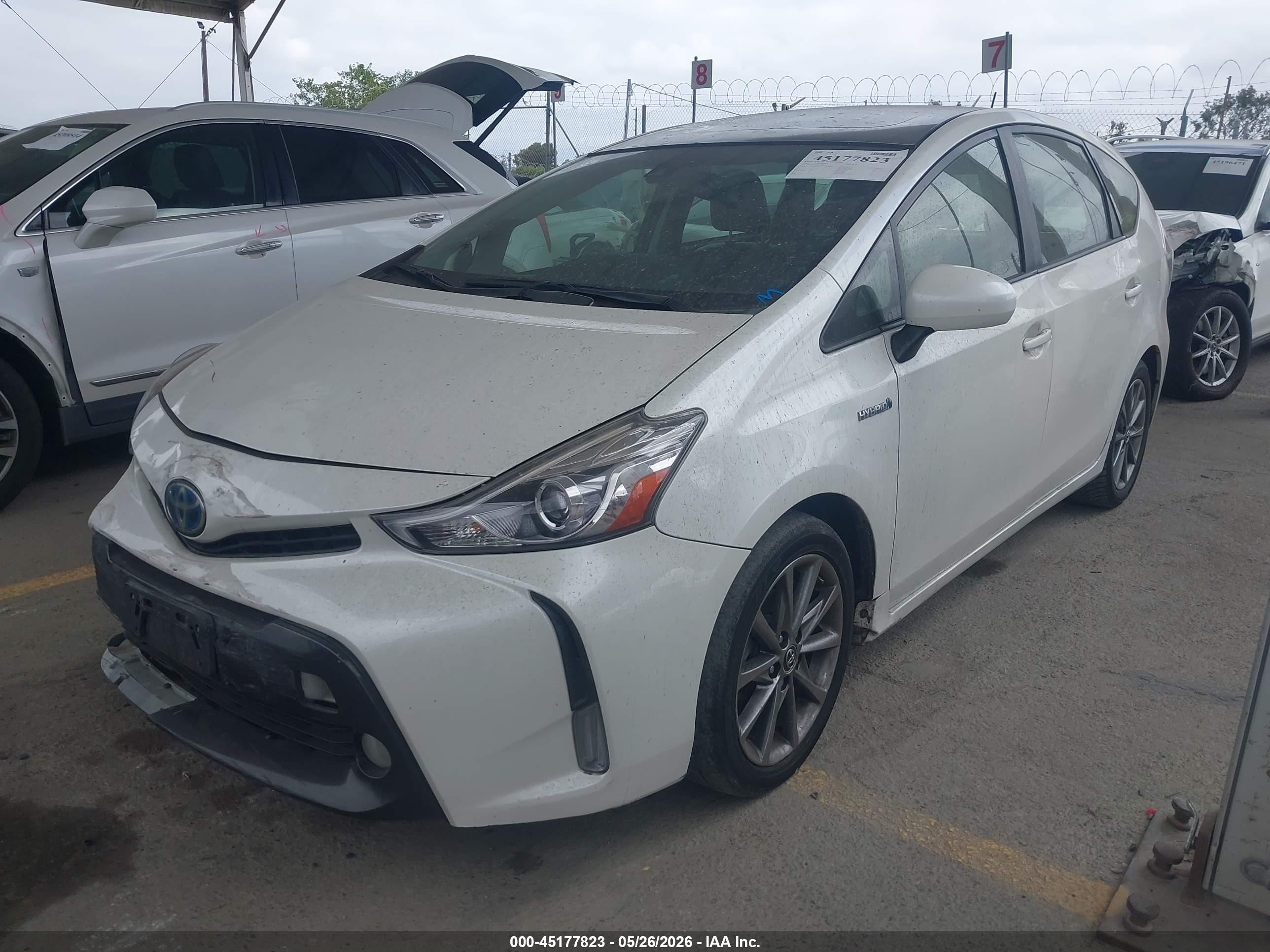 2015 Toyota Prius V Five White vin: JTDZN3EU8FJ038522